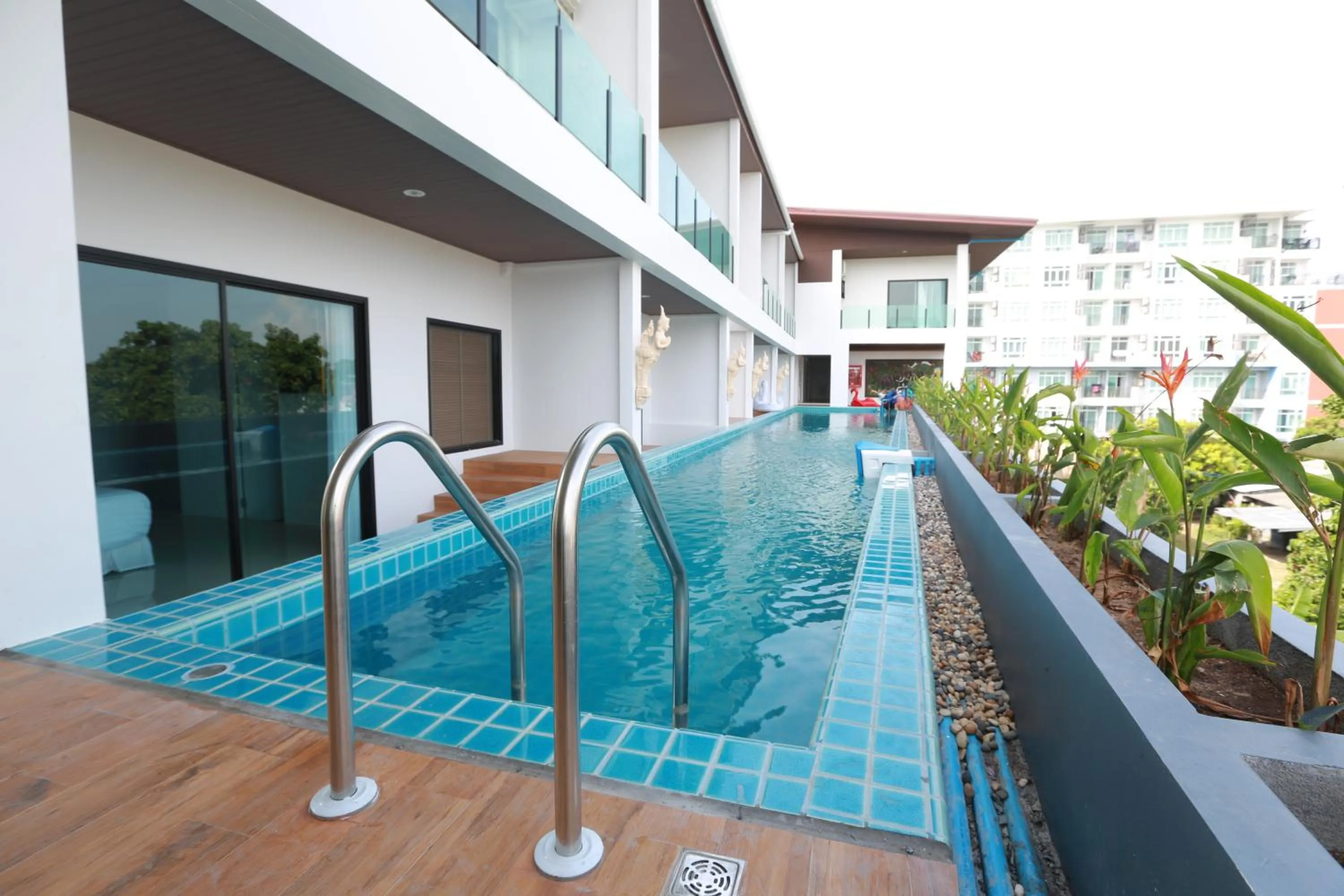 Swimming pool in The Thames Pool Access Resort & Villa - SHA Extra Plus