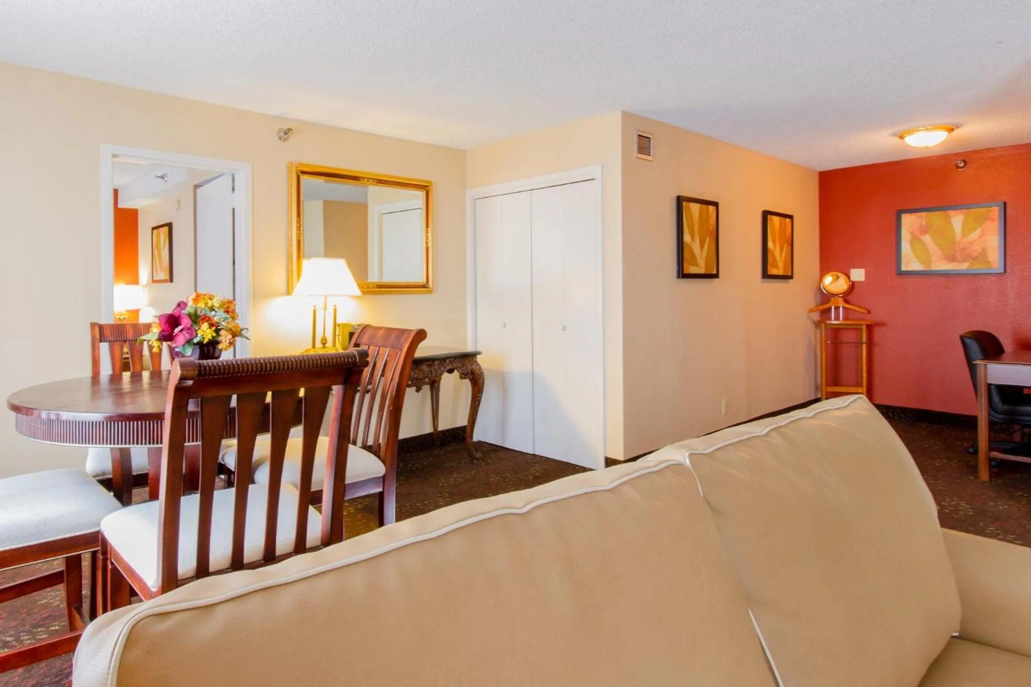 Photo of the whole room in Holiday Inn O'Hare Area by IHG