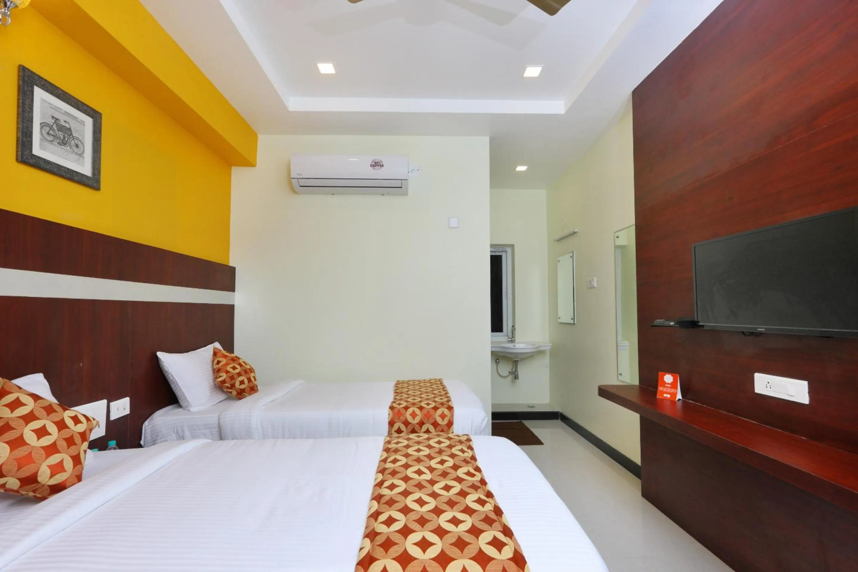 Communal lounge/ TV room, Bed in Hotel Ramcharan Residency, Tirupati