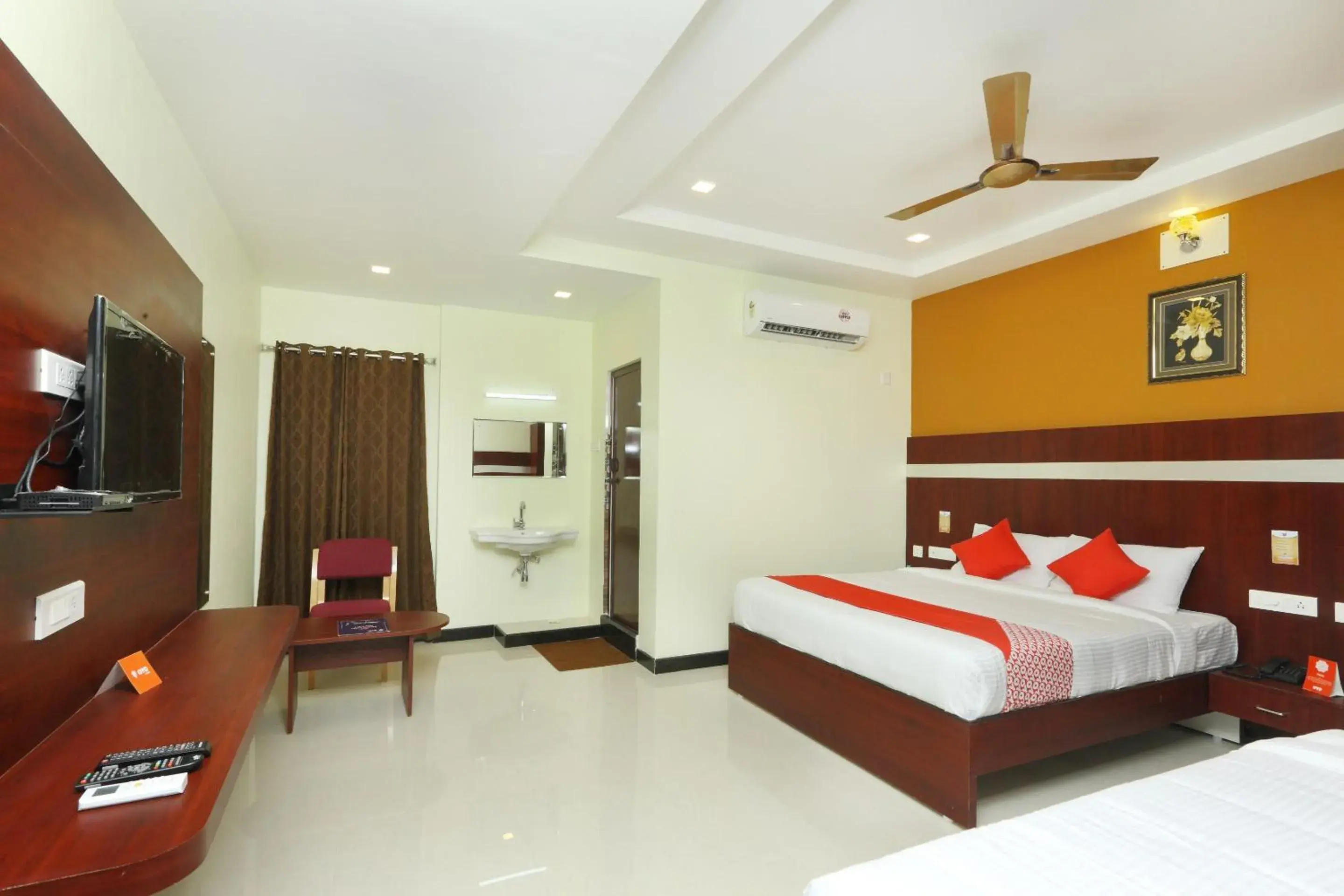 Deluxe Triple Room in Hotel Ramcharan Residency, Tirupati Deluxe Triple Room in Hotel Ramcharan Residency, Tirupati