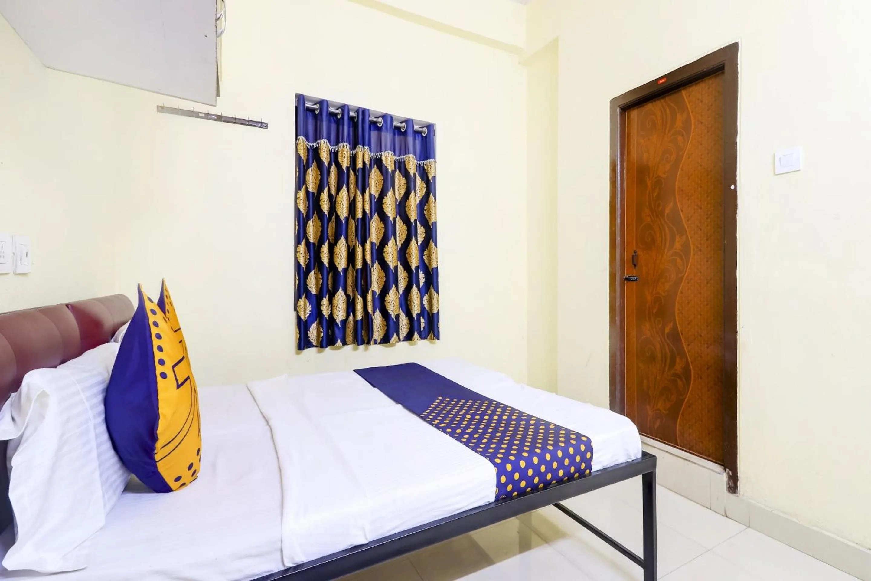 Facade/entrance, Bed in Hotel O Srinidhi Inn