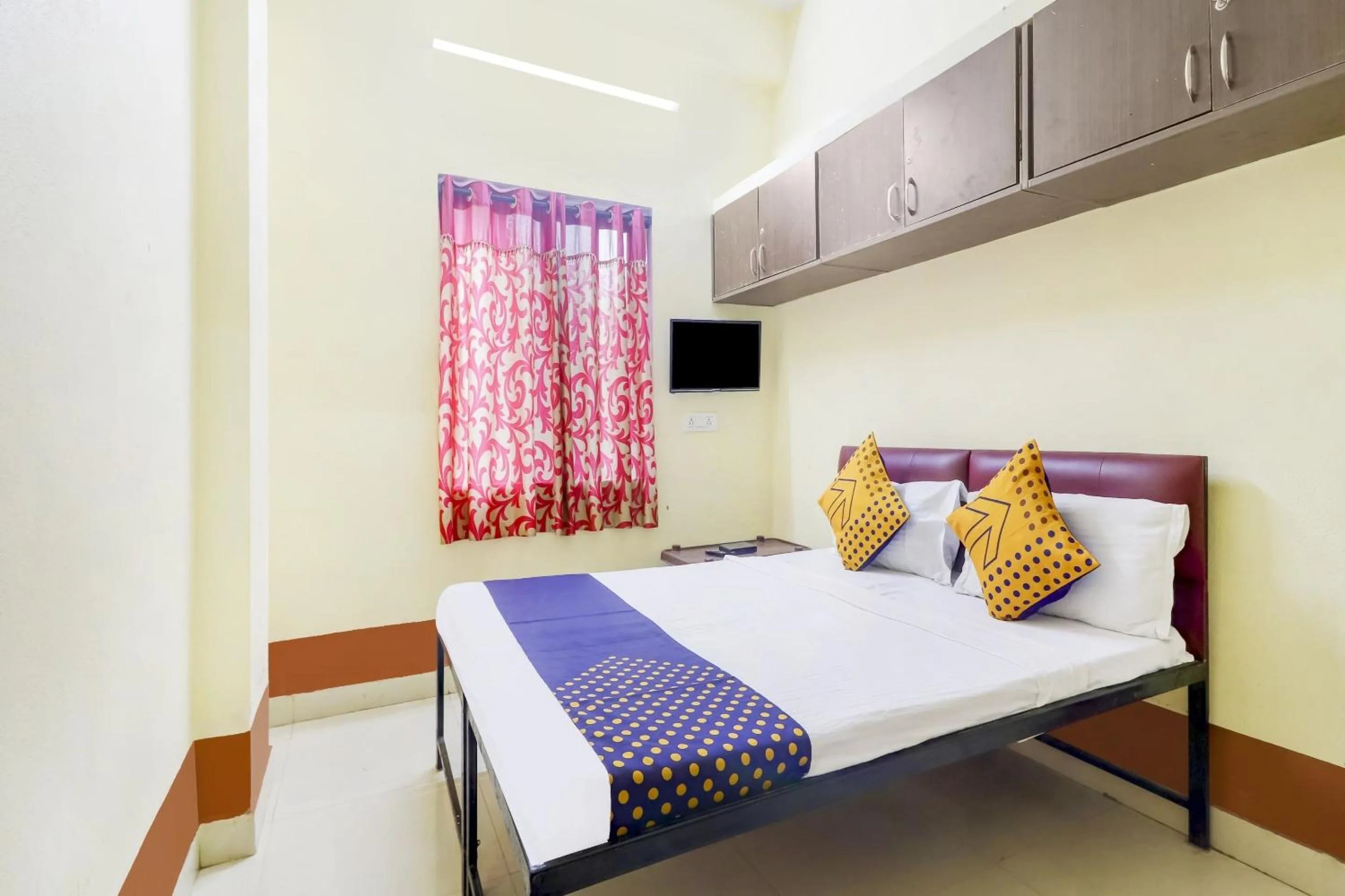 Bedroom, Bed in Hotel O Srinidhi Inn