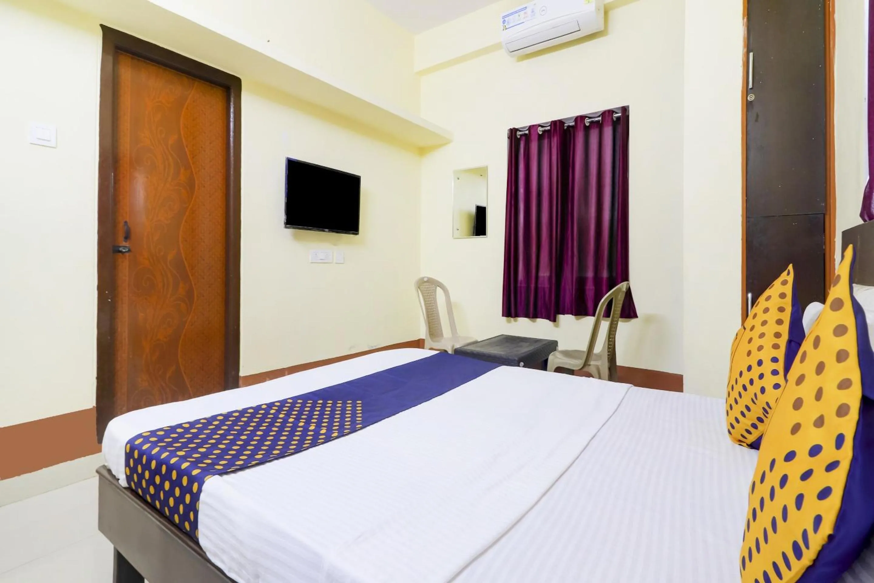 Bedroom in Hotel O Srinidhi Inn