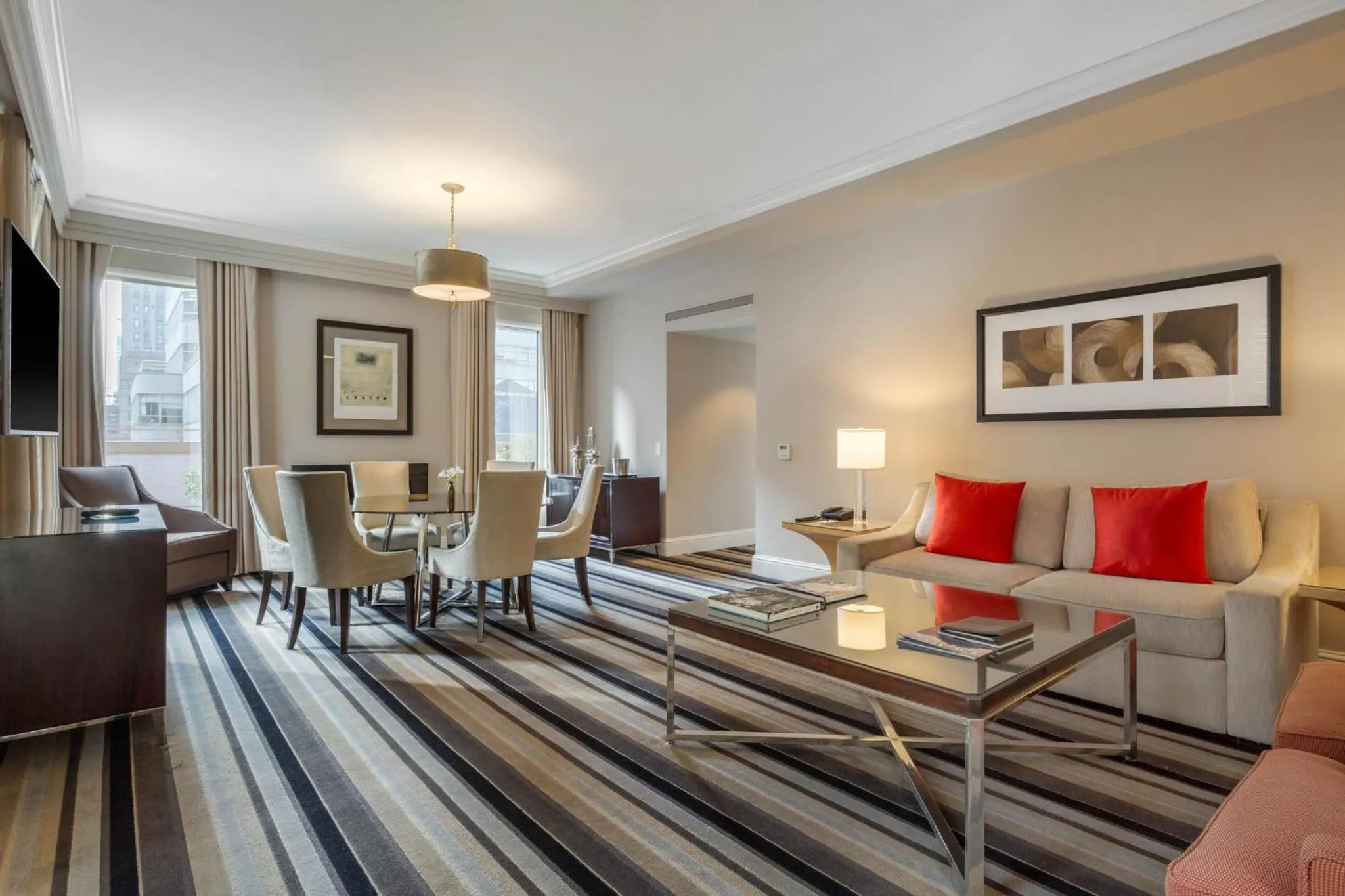 Photo of the whole room in Omni Berkshire Place