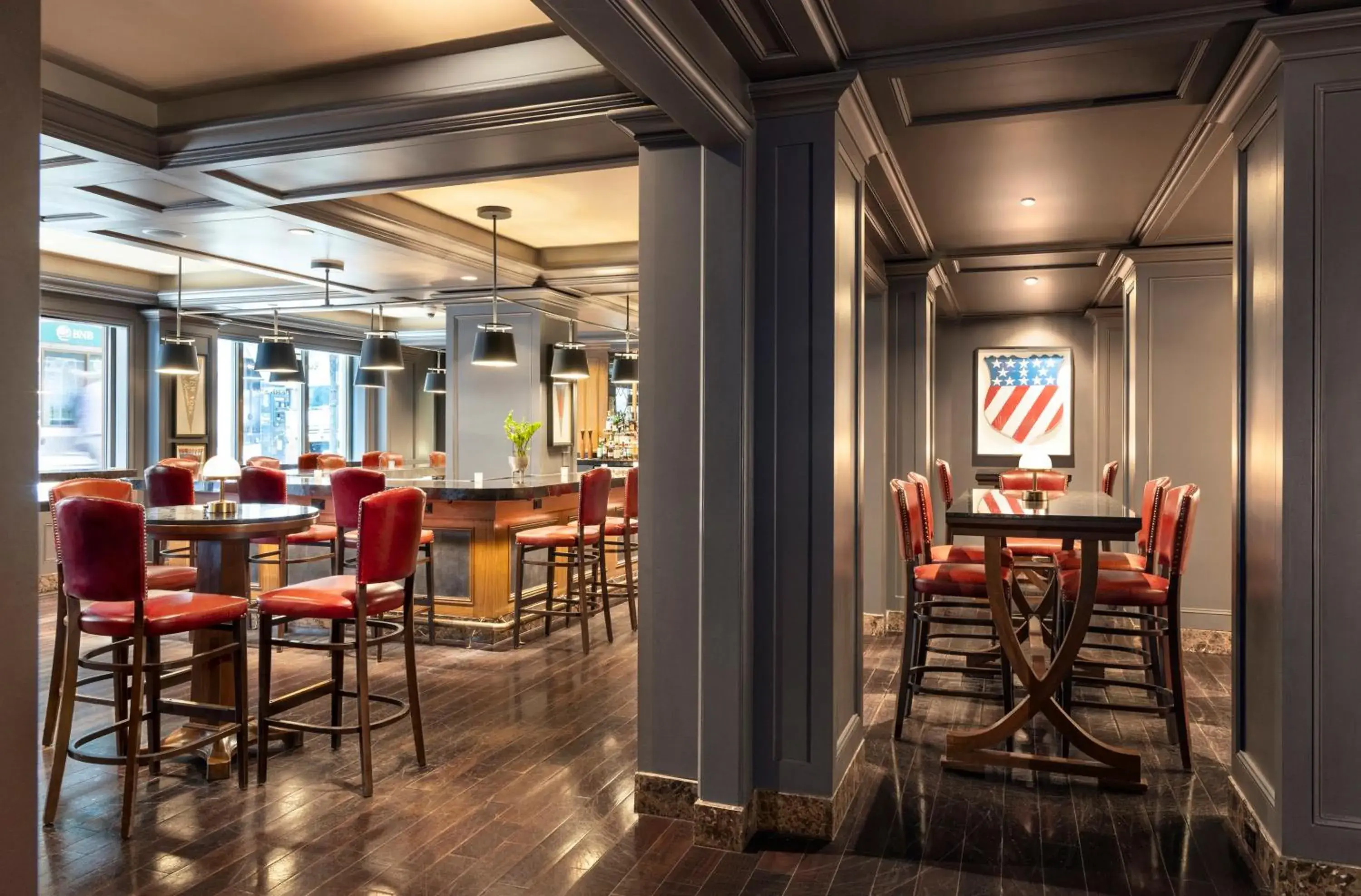 Lounge or bar in Omni Berkshire Place Lounge or bar in Omni Berkshire Place