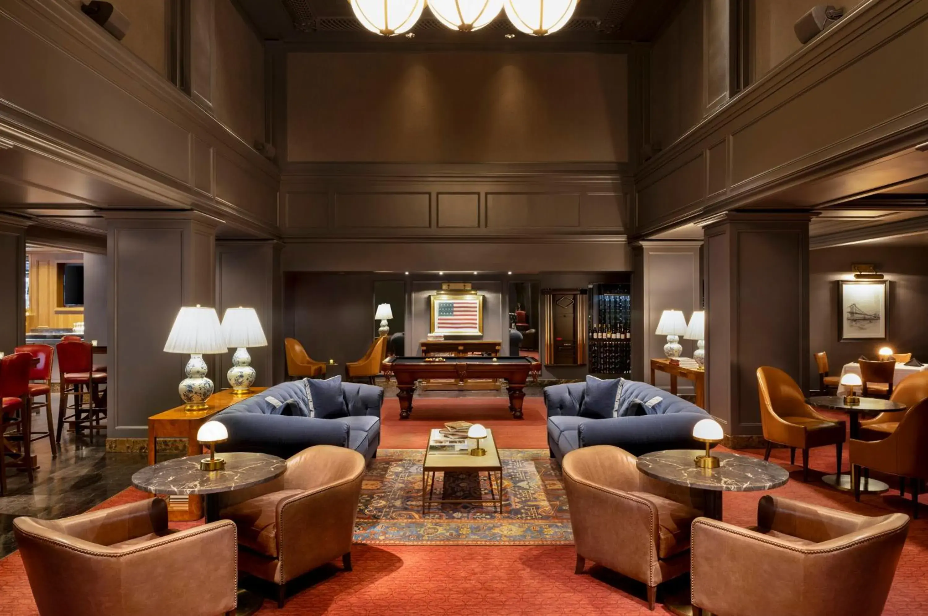 Lounge or bar in Omni Berkshire Place Lounge or bar in Omni Berkshire Place