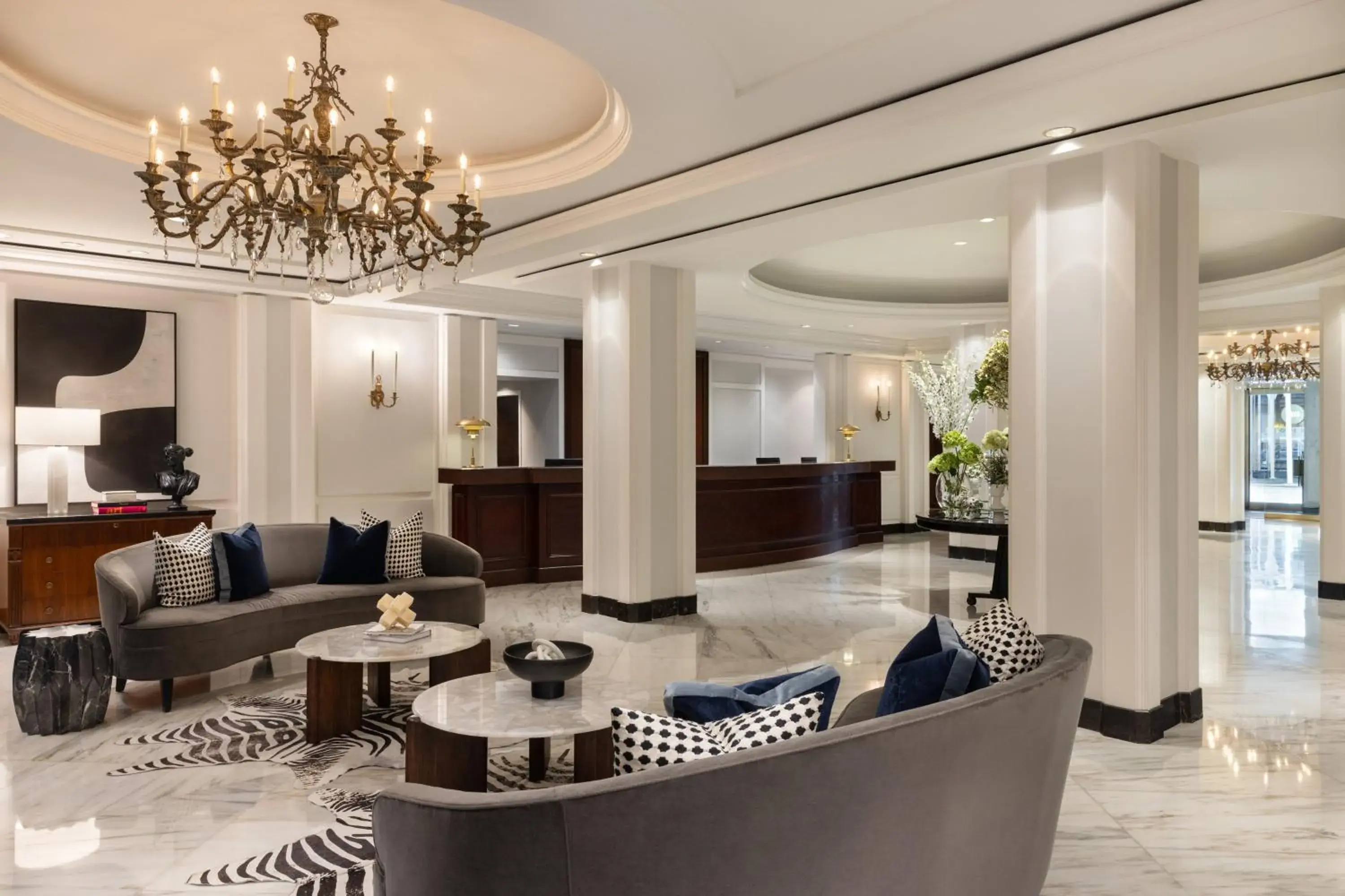 Lobby or reception in Omni Berkshire Place Lobby or reception in Omni Berkshire Place