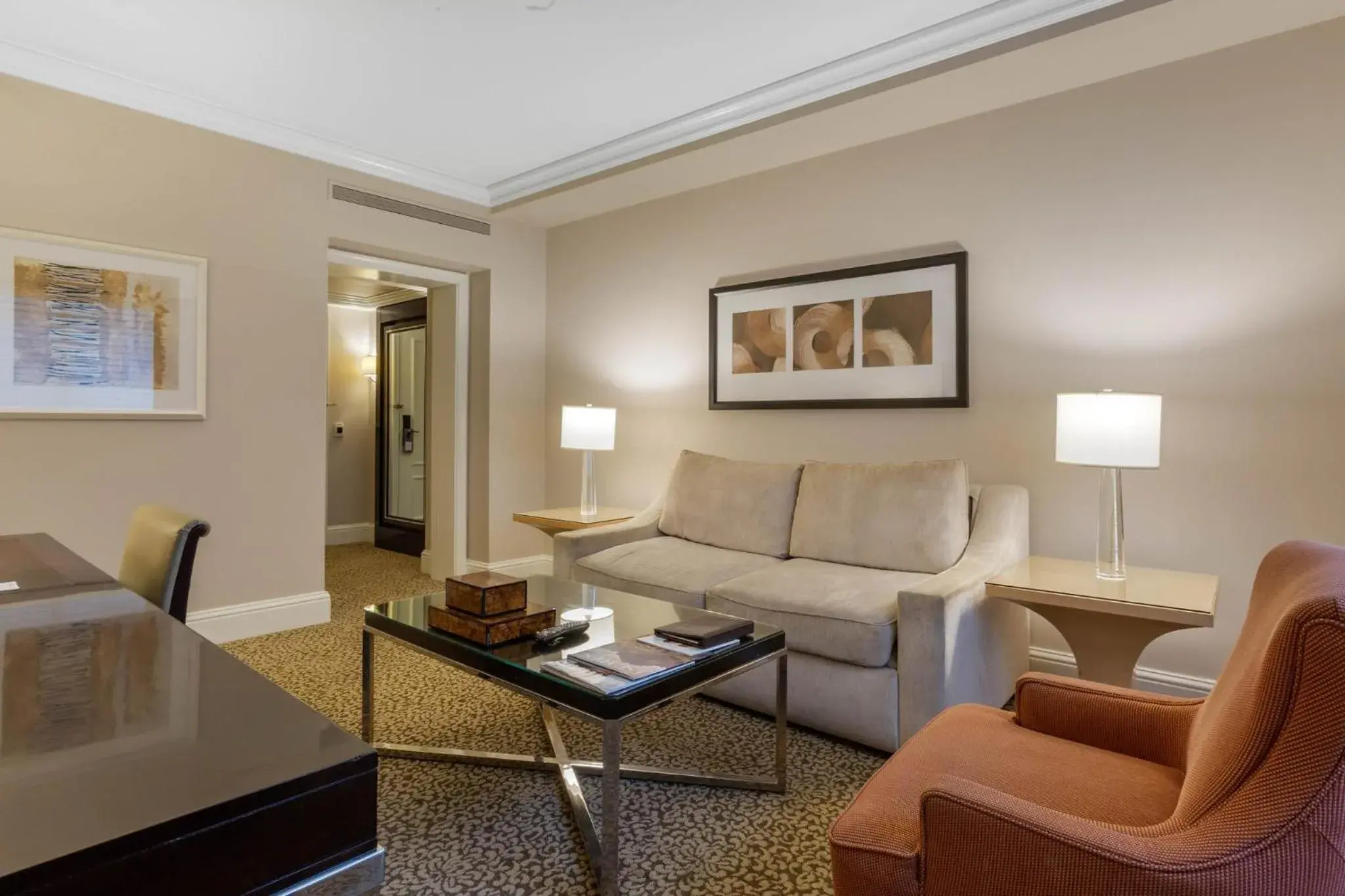 Photo of the whole room in Omni Berkshire Place Photo of the whole room in Omni Berkshire Place