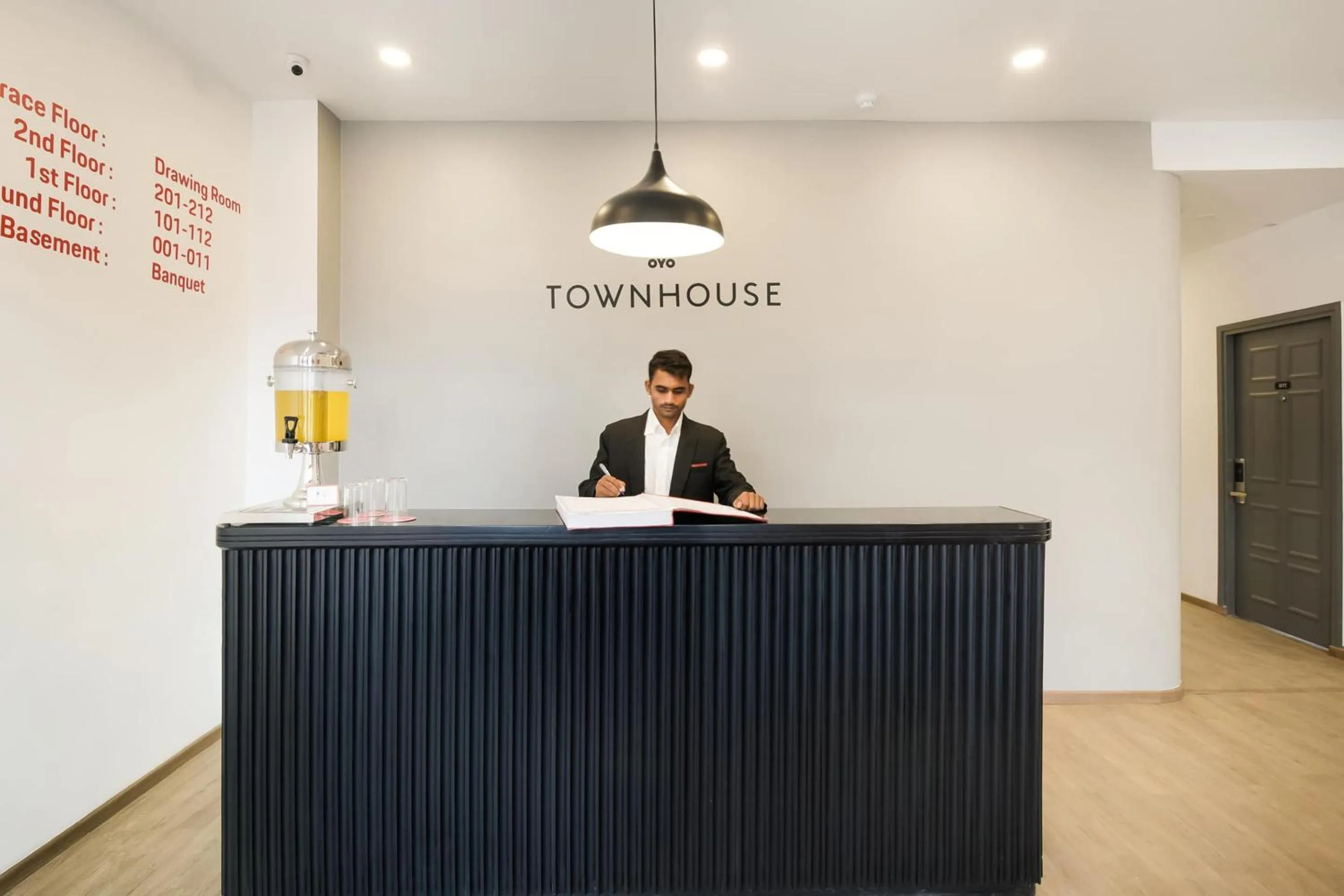 Lobby or reception in Townhouse The Awadh Airport