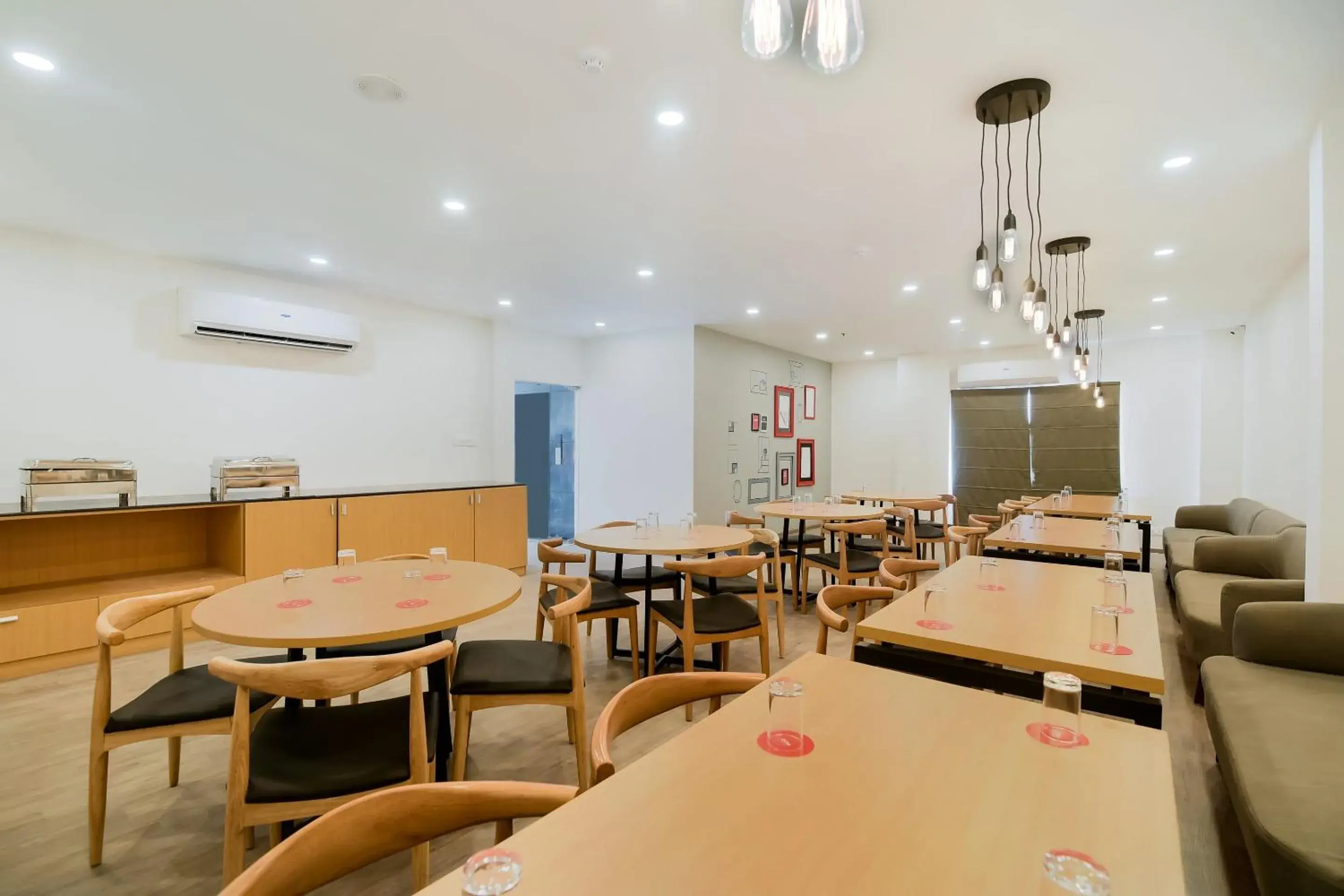 Restaurant/places to eat in Townhouse The Awadh Airport Restaurant/places to eat in Townhouse The Awadh Airport