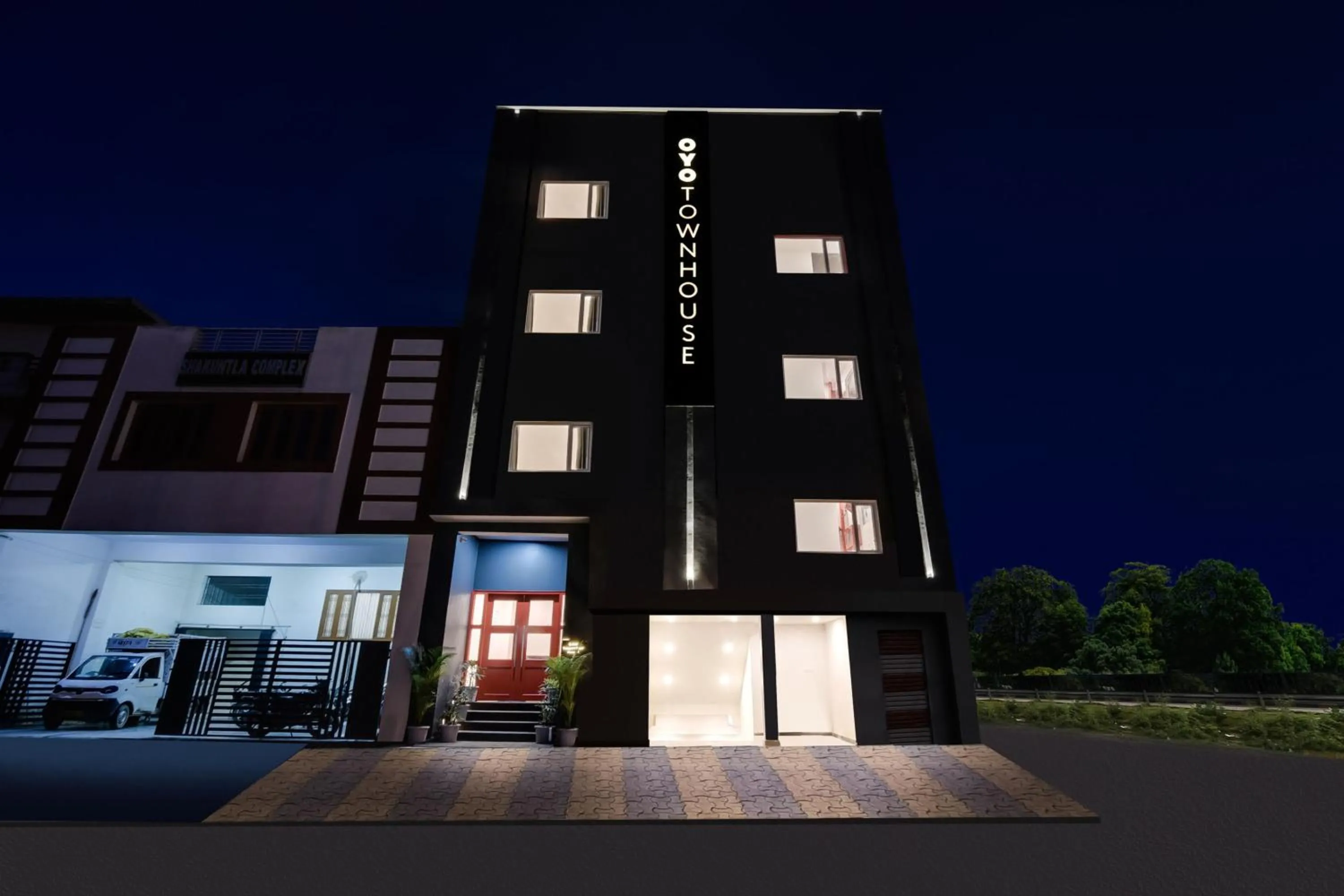 Facade/entrance in Townhouse The Awadh Airport