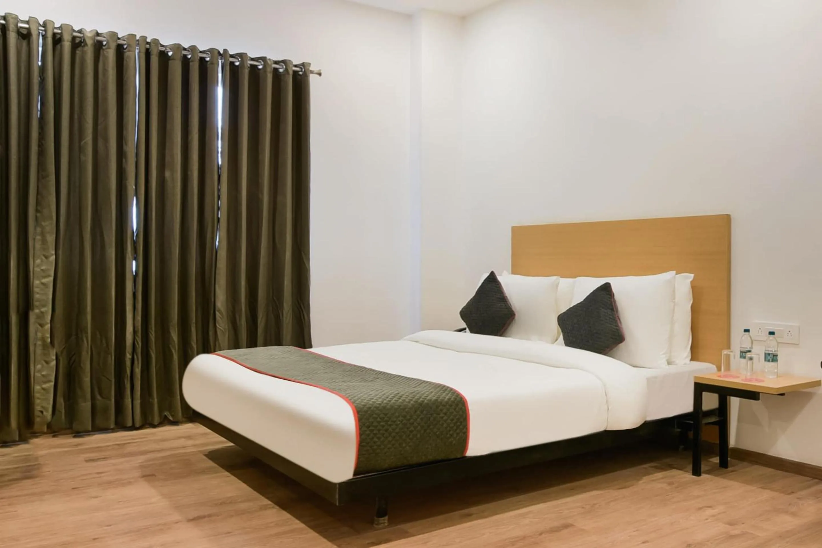 Bedroom, Bed in Townhouse The Awadh Airport