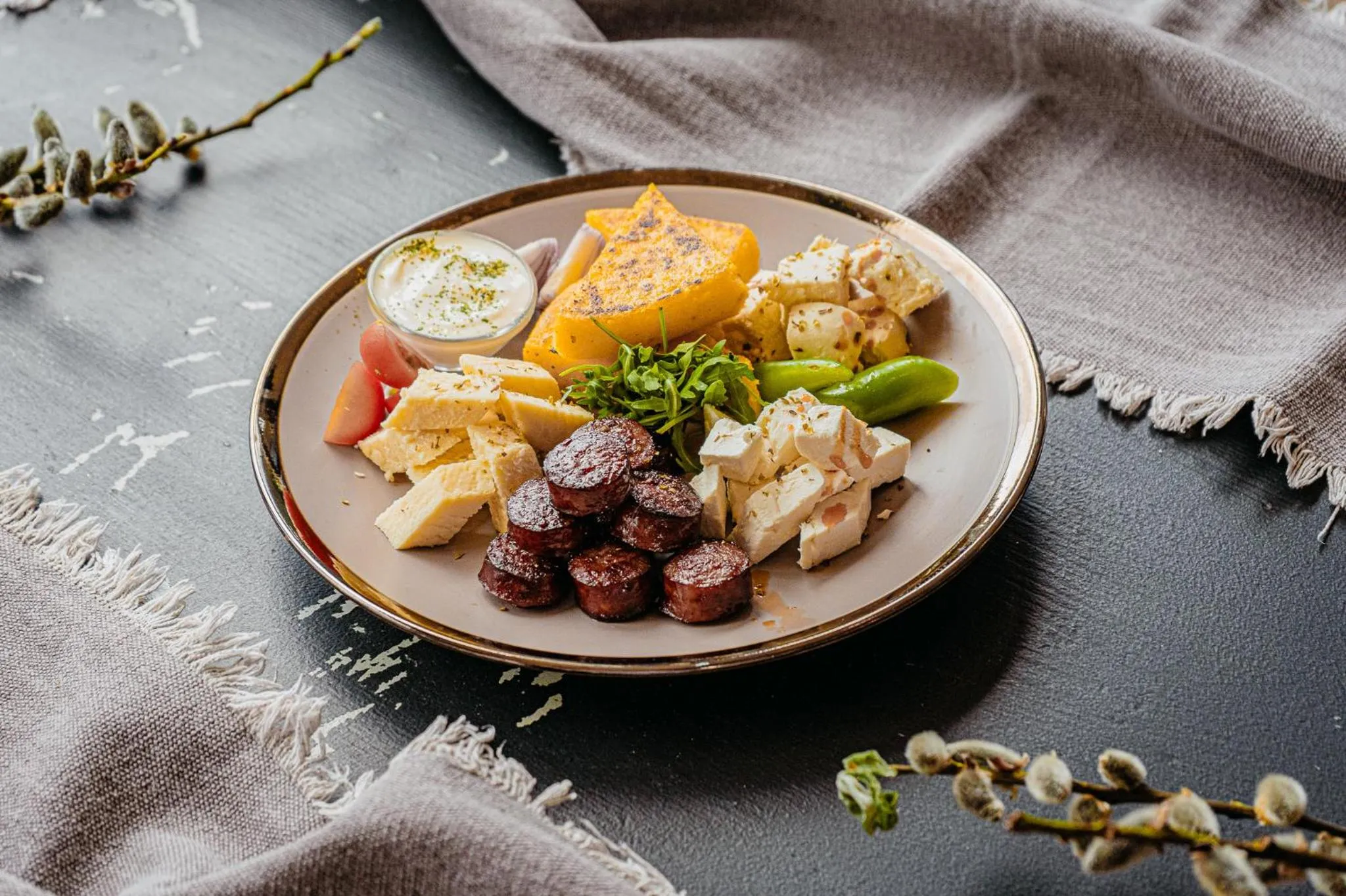 Food and drinks in Ursa Mica Glamping Resort