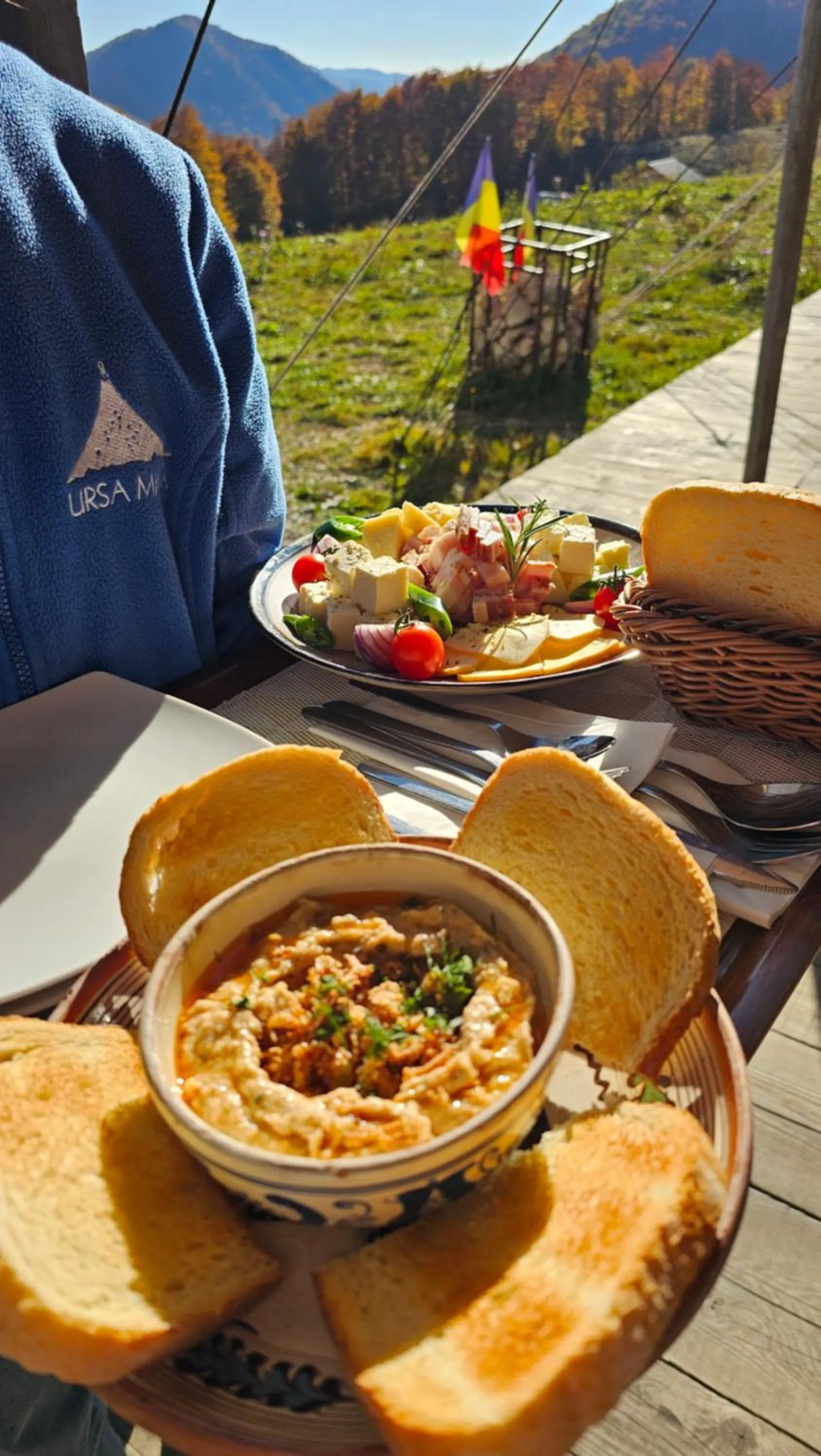 Day in Ursa Mica Glamping Resort