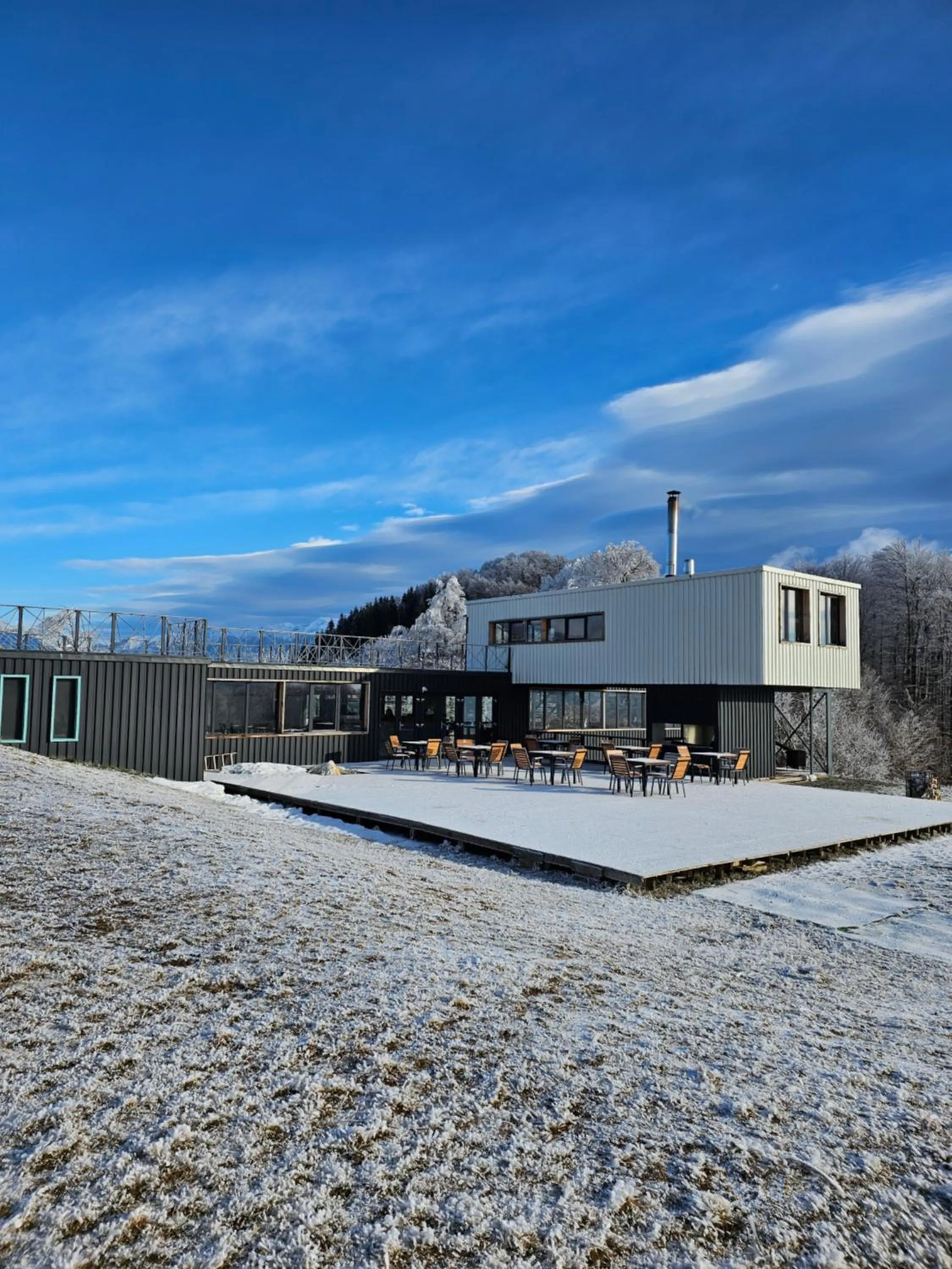 Restaurant/places to eat in Ursa Mica Glamping Resort