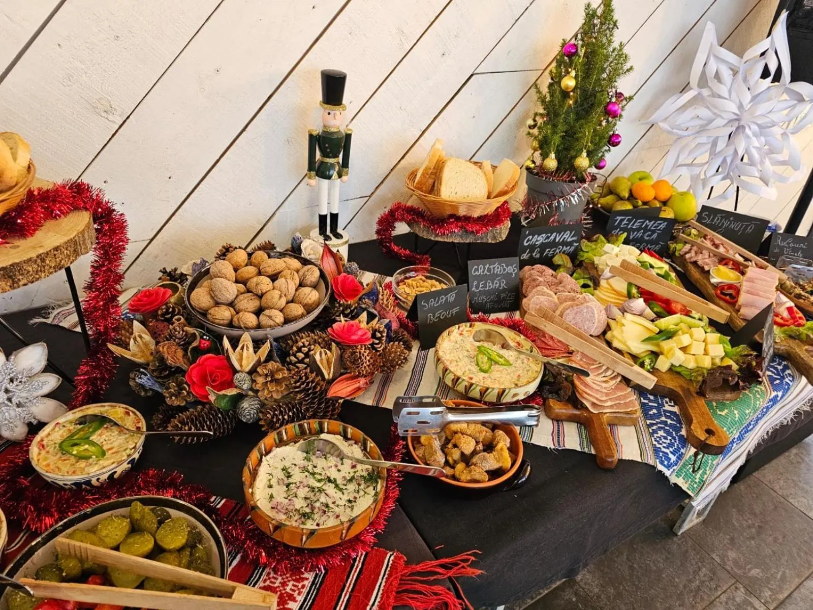 Food and drinks in Ursa Mica Glamping Resort