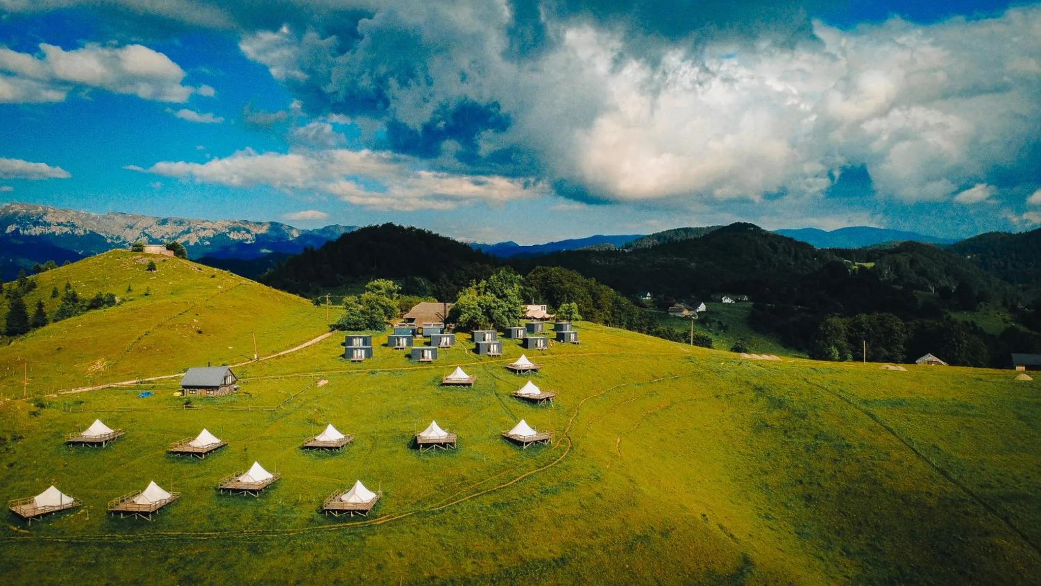 Ursa Mica Glamping Resort