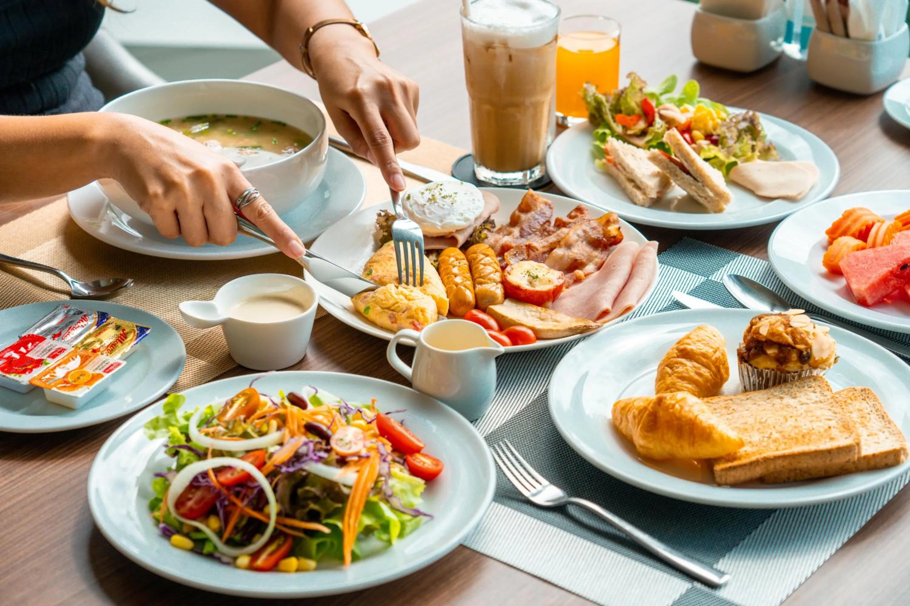 Restaurant/places to eat in Amanta Hotel & Residence Sathorn