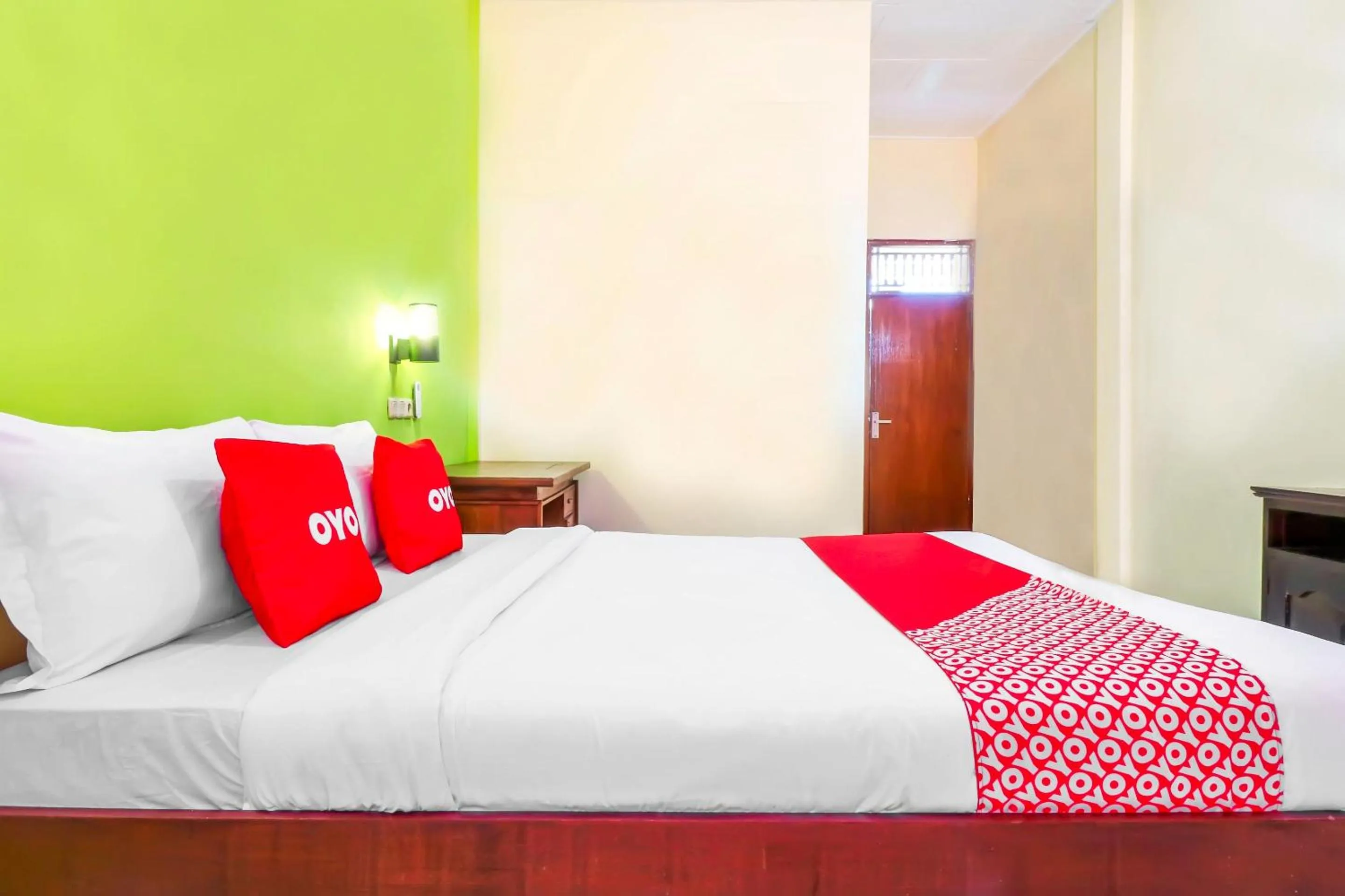 Bedroom, Bed in Hotel O Nan Berlian Inn