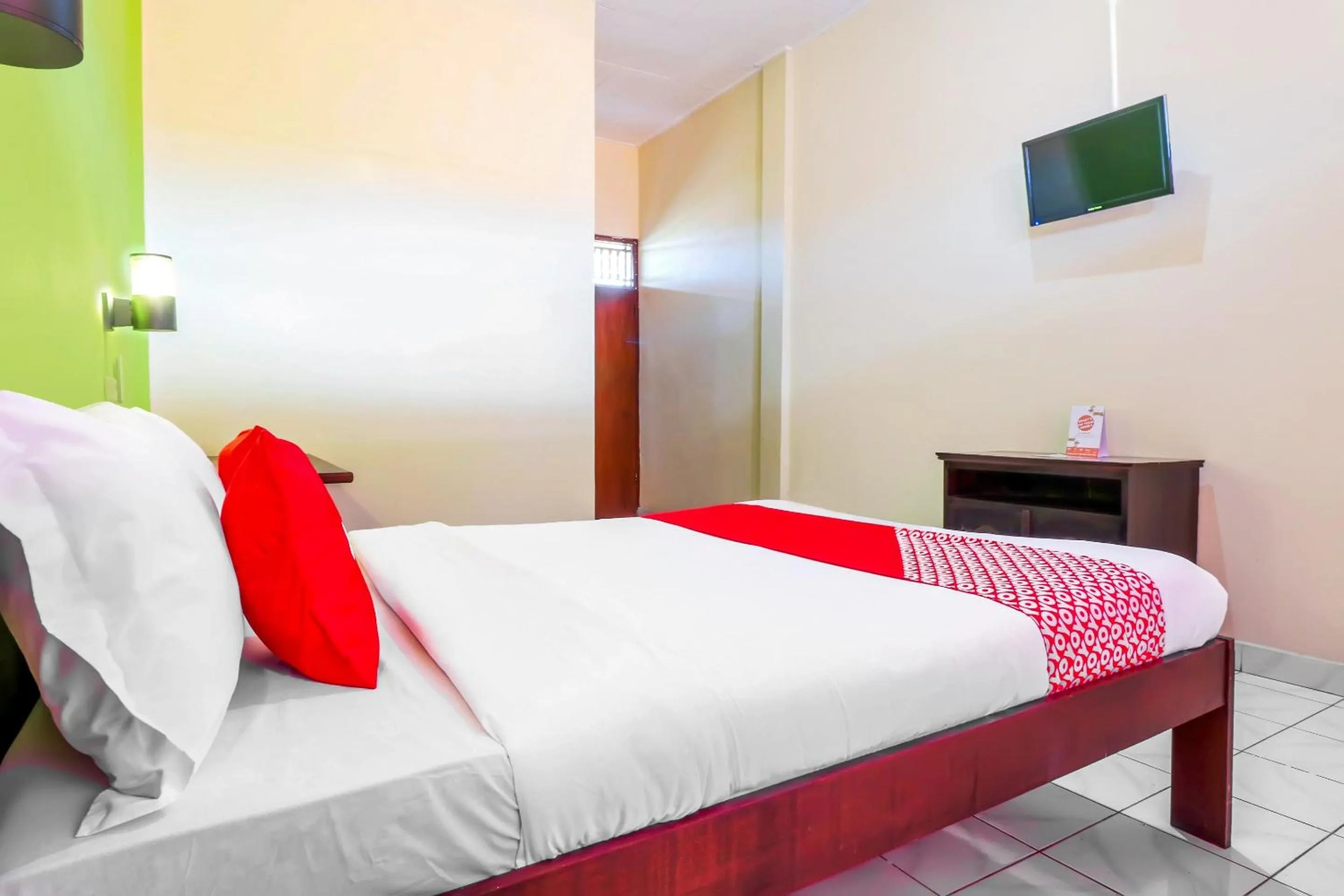 Bedroom, Bed in Hotel O Nan Berlian Inn