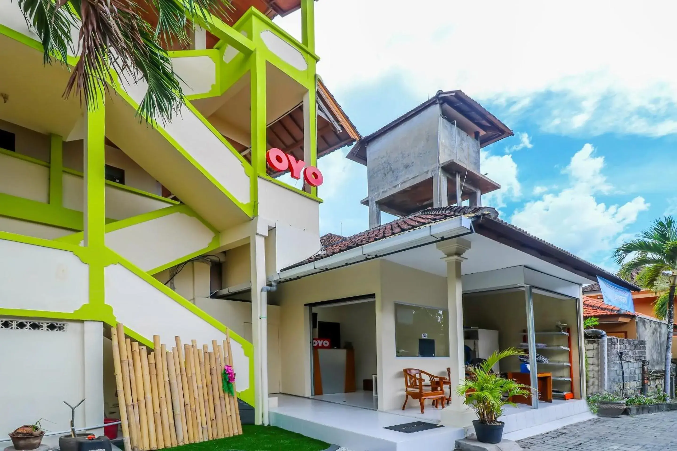 Facade/entrance in Hotel O Nan Berlian Inn Facade/entrance in Hotel O Nan Berlian Inn