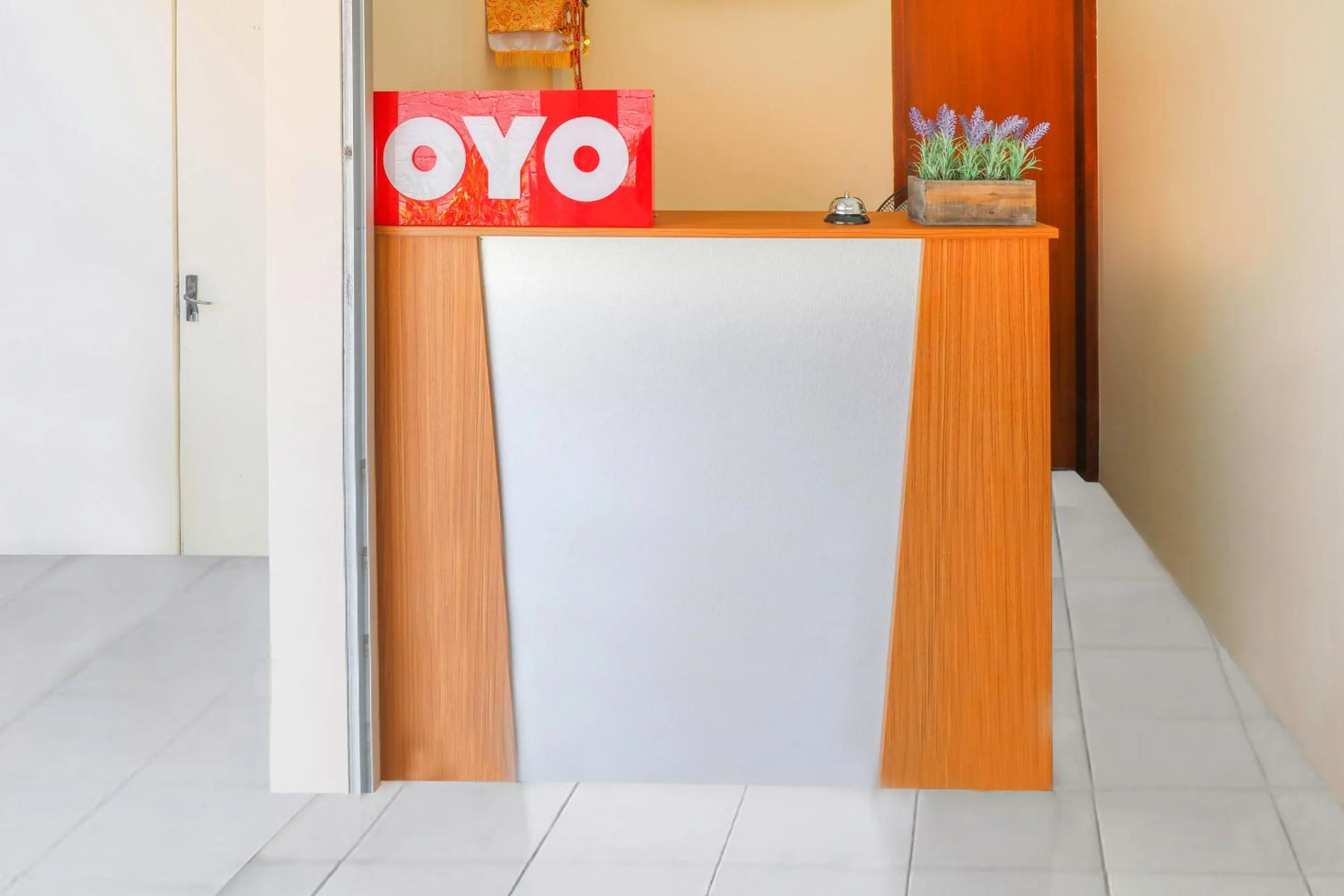 Lobby or reception in Hotel O Nan Berlian Inn