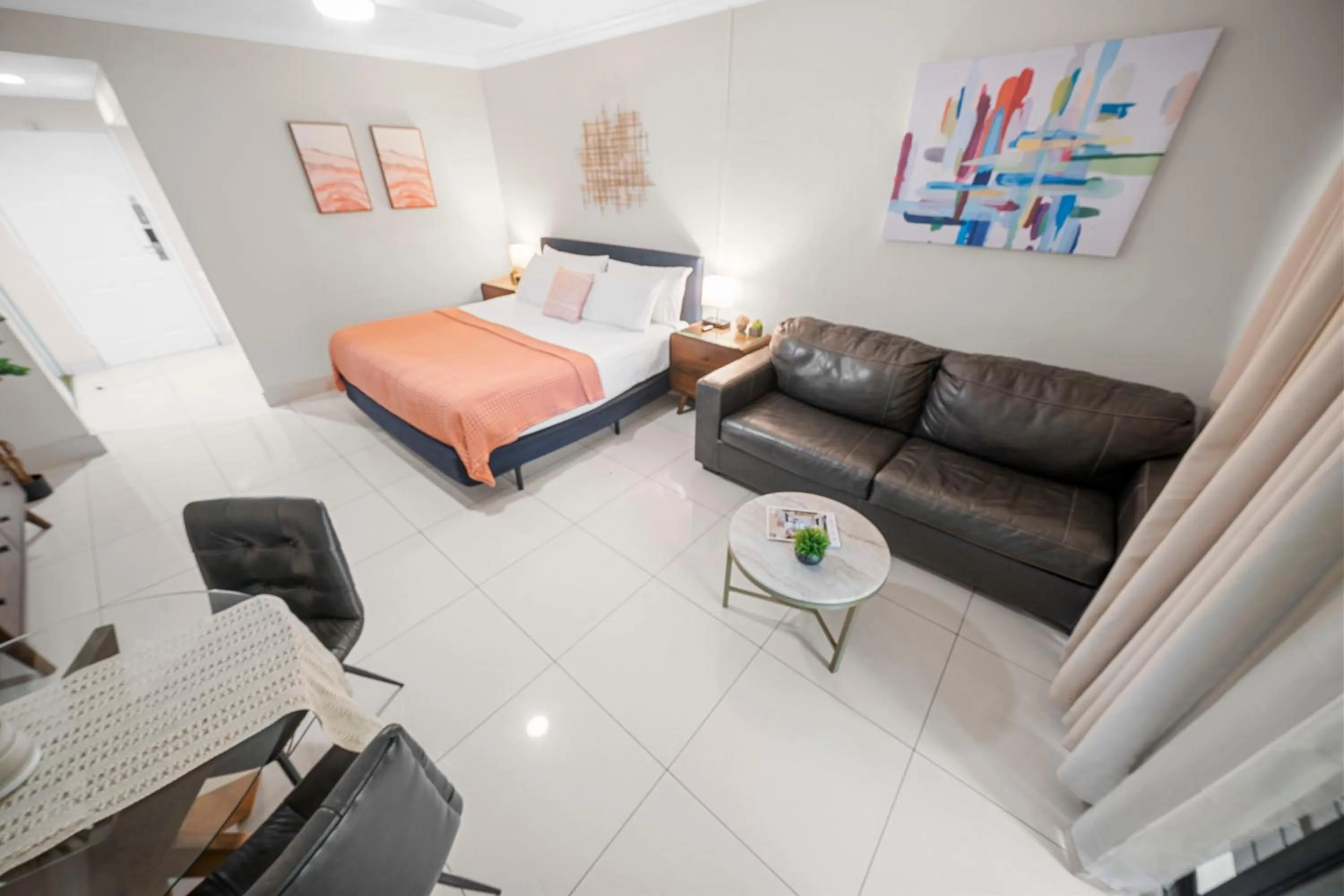 Photo of the whole room, Bed in Boca Plaza