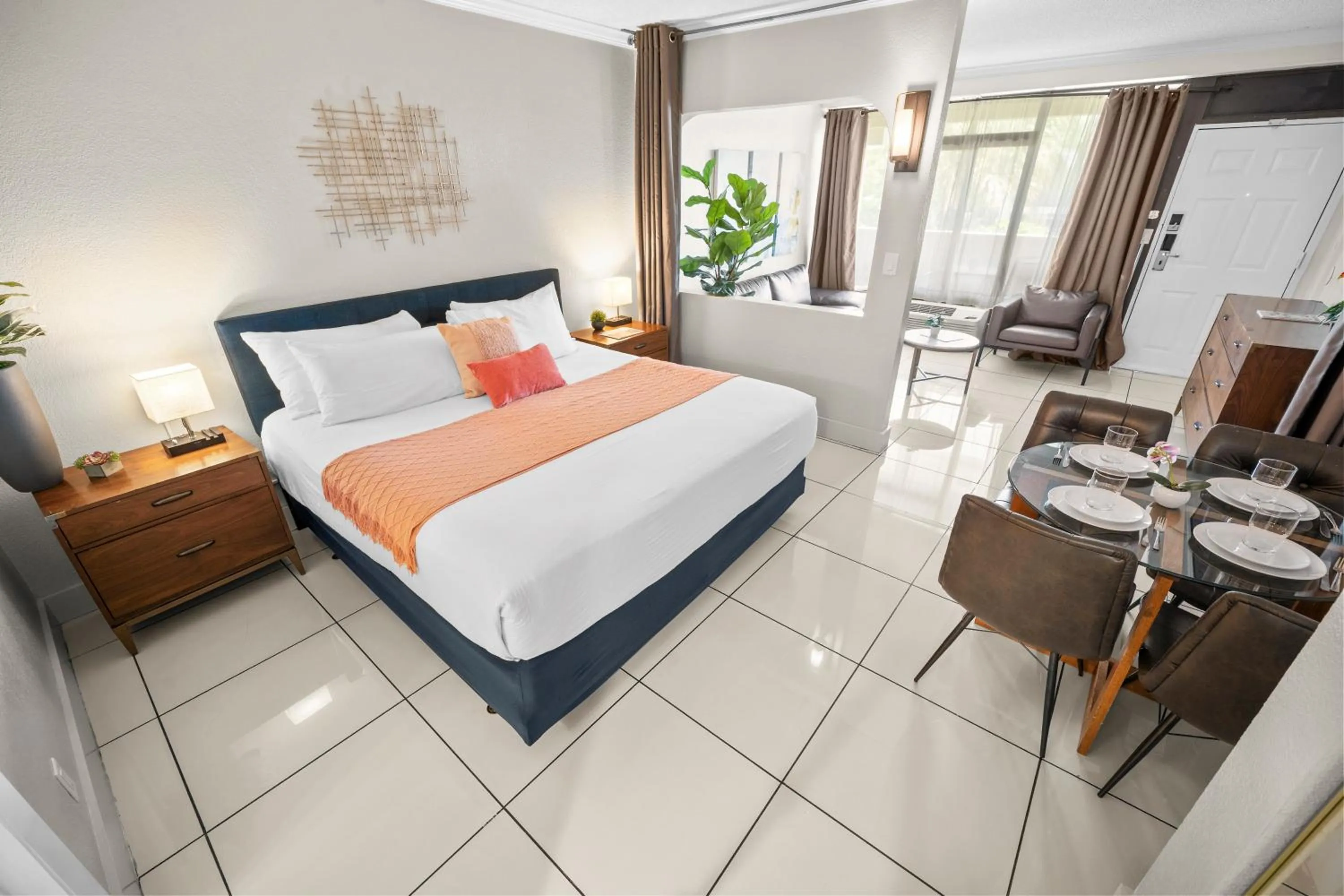 Photo of the whole room, Bed in Boca Plaza