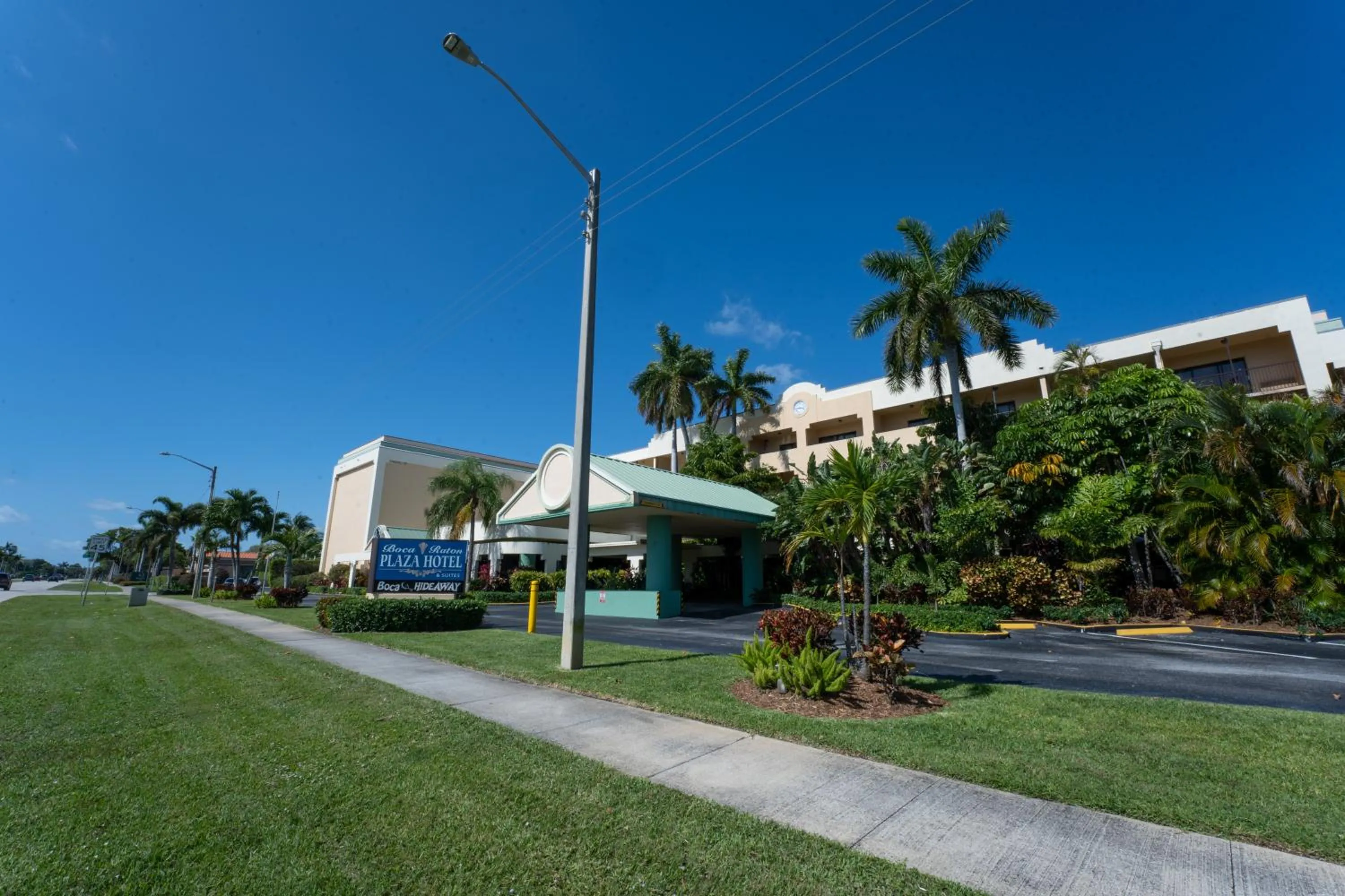 Property building in Boca Plaza