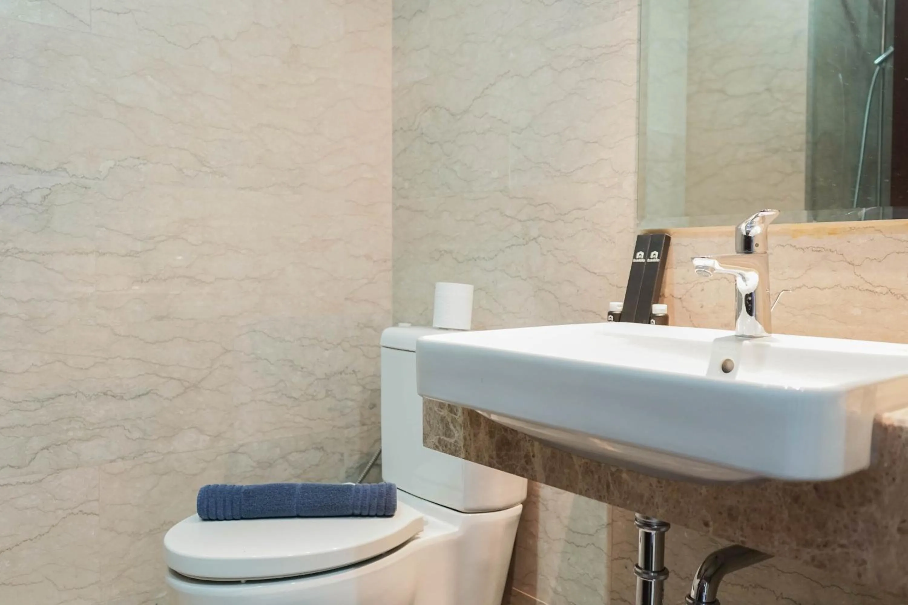 Bathroom in Comfy Studio Apartment at Menteng Park By Travelio