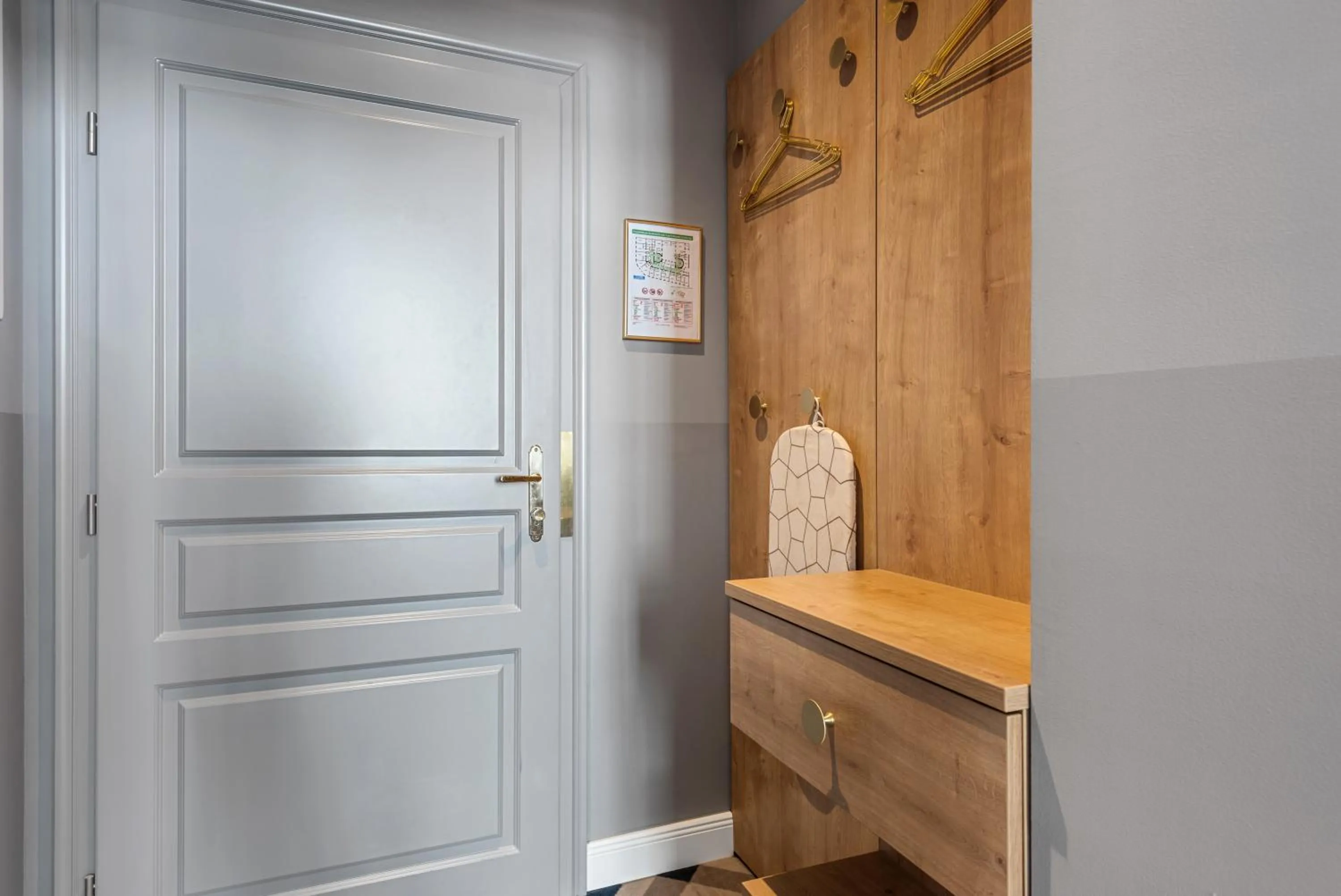 flat iron in KH Opera Apartments