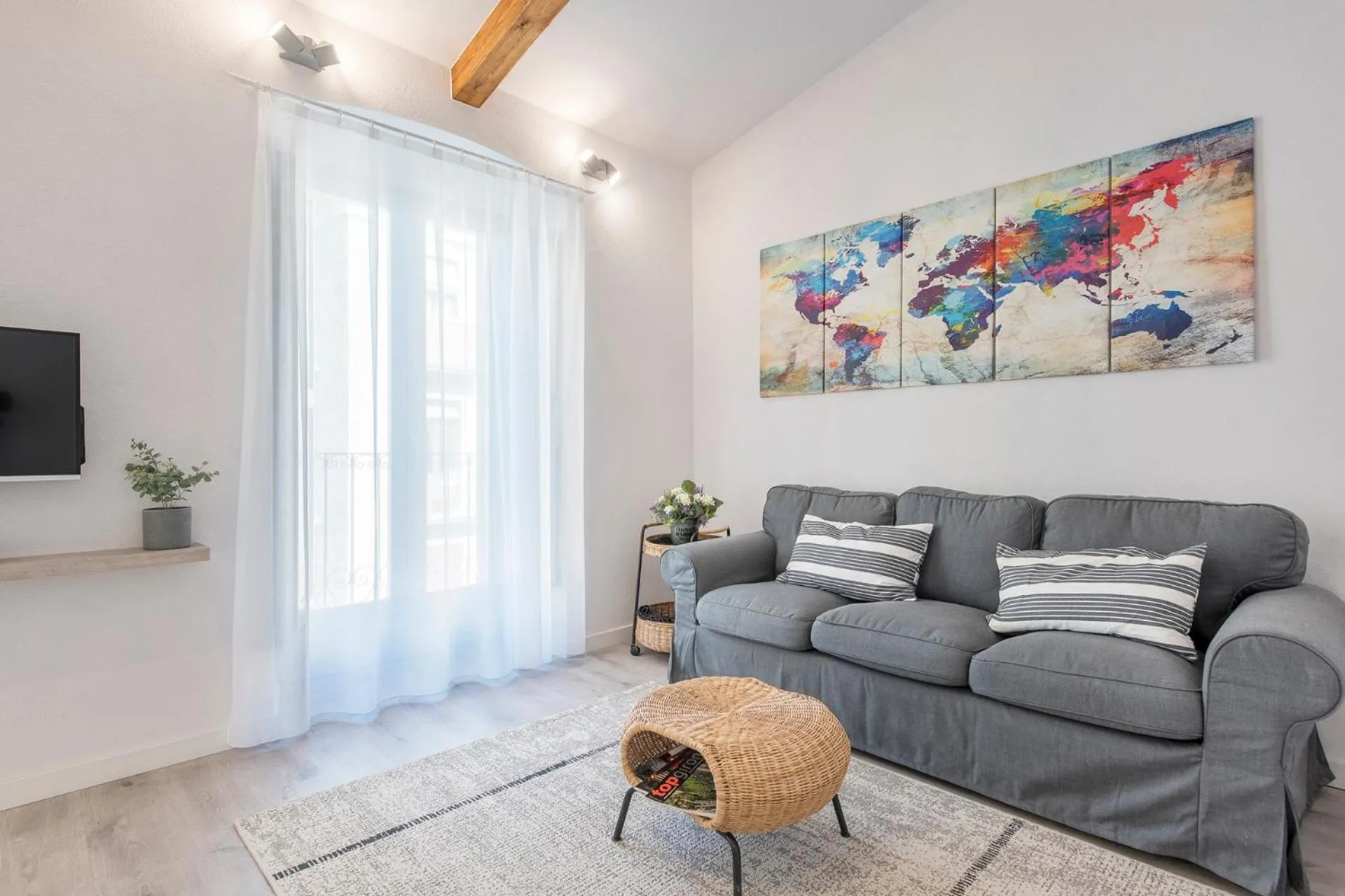 Living room in Lovely and bright apartment in the heart of Banyoles