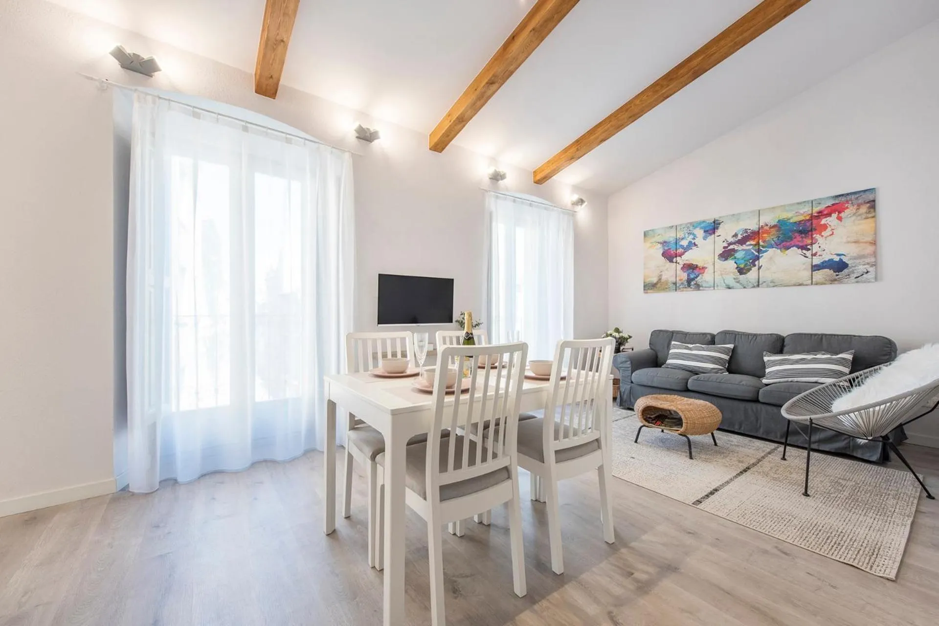 Living room in Lovely and bright apartment in the heart of Banyoles