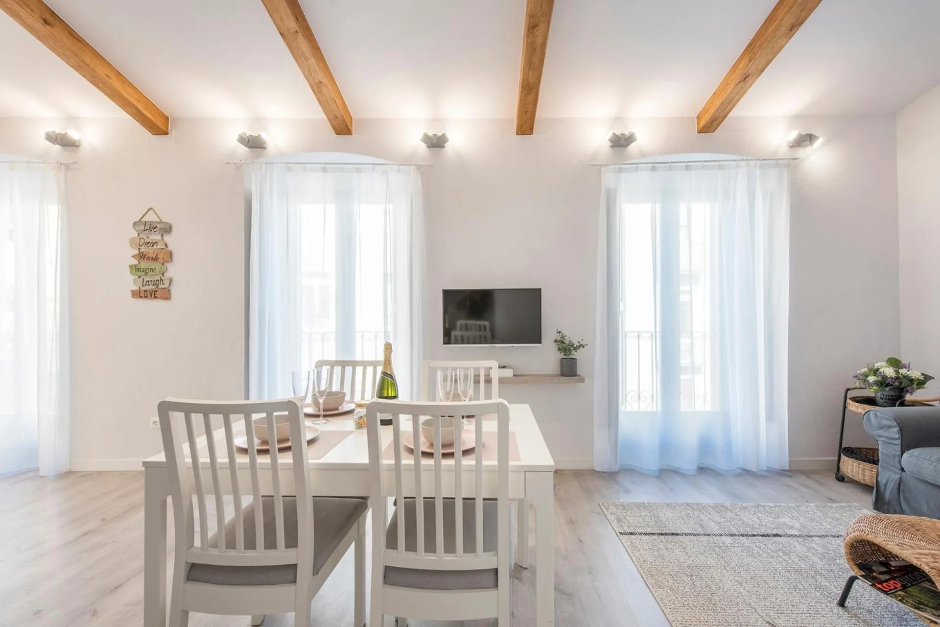 Living room in Lovely and bright apartment in the heart of Banyoles