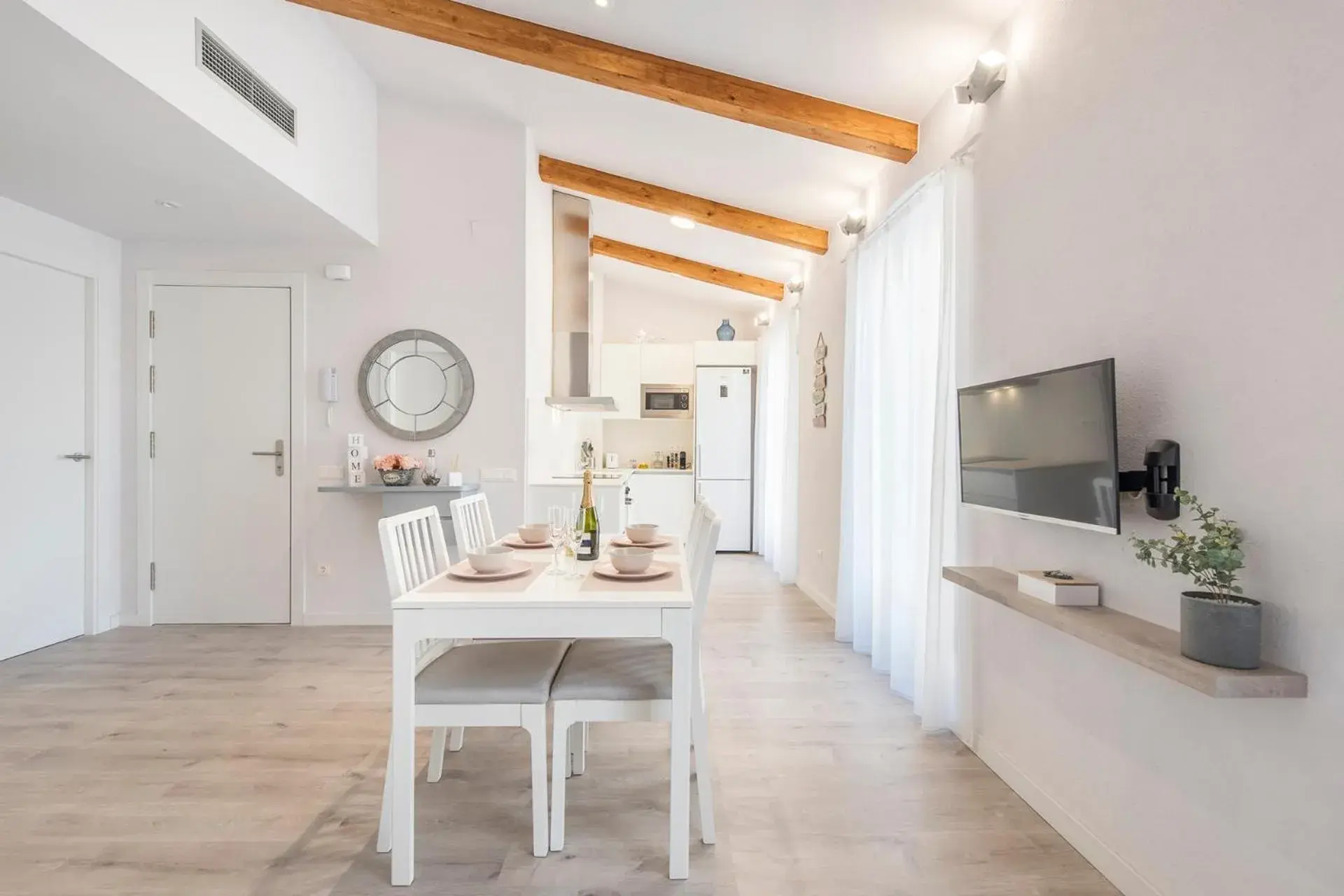 Lovely and bright apartment in the heart of Banyoles Lovely and bright apartment in the heart of Banyoles
