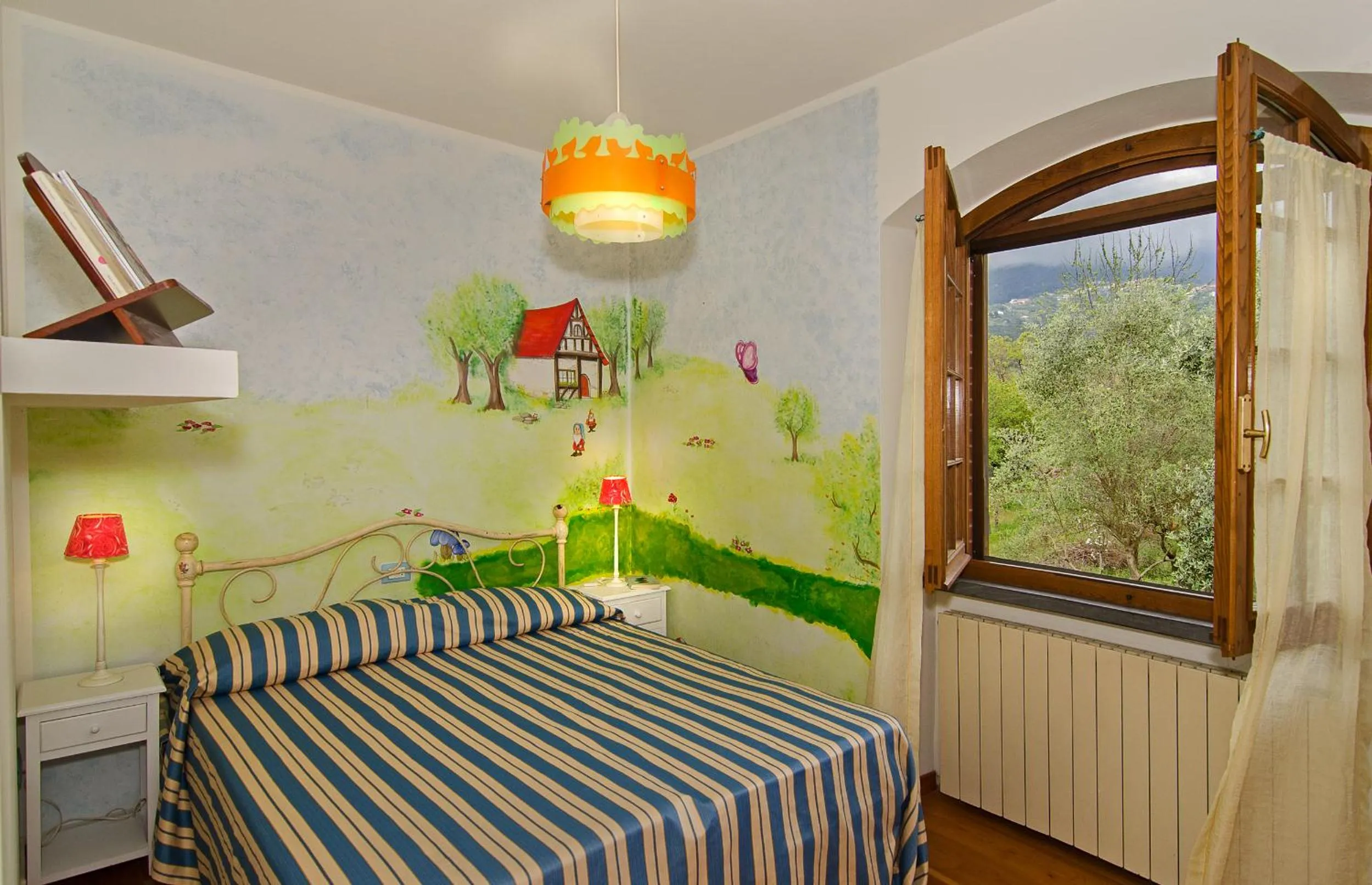 Bedroom, Bed in La Casa Gialla A MONTIGNOSO