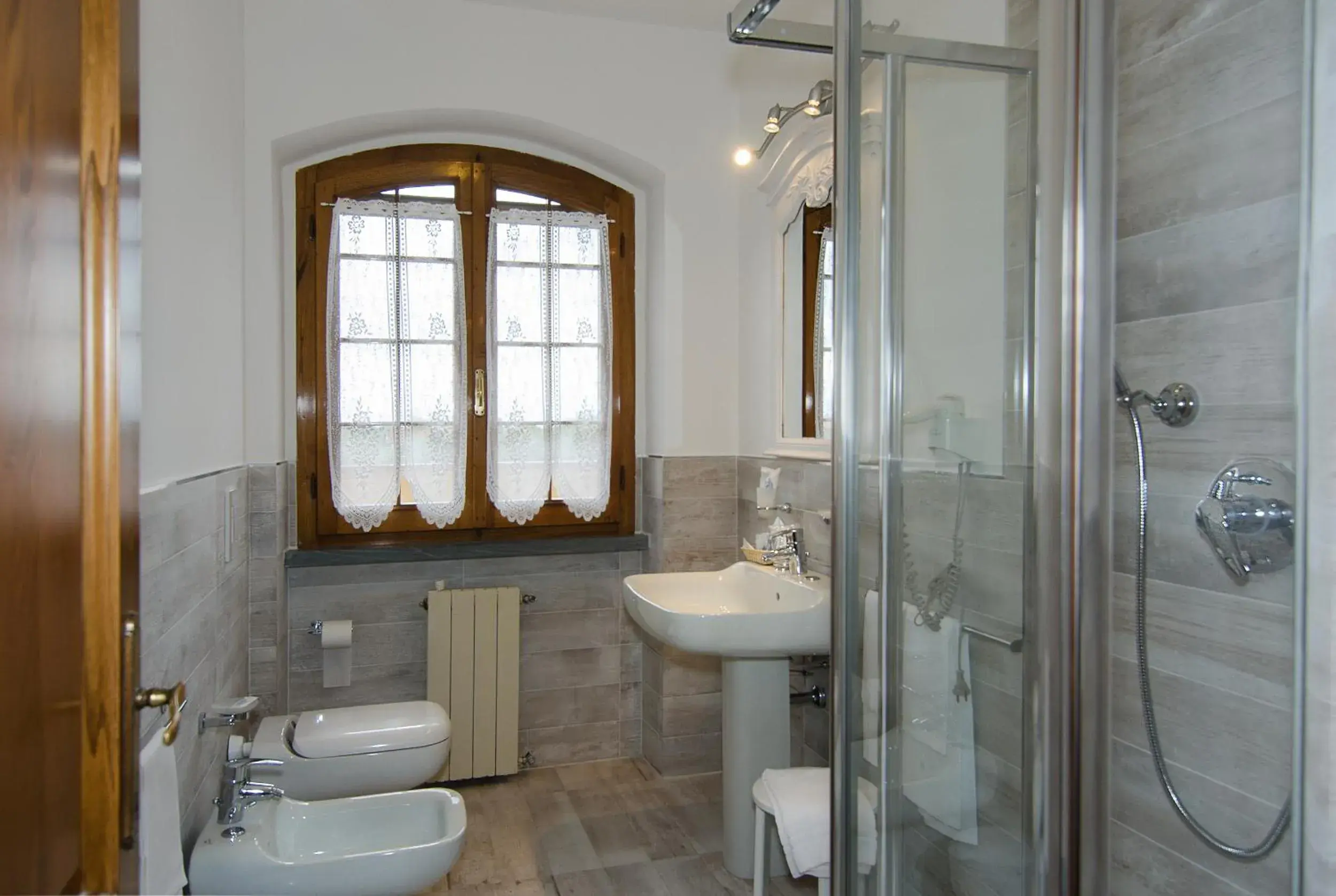 Triple Room in La Casa Gialla A MONTIGNOSO Triple Room in La Casa Gialla A MONTIGNOSO