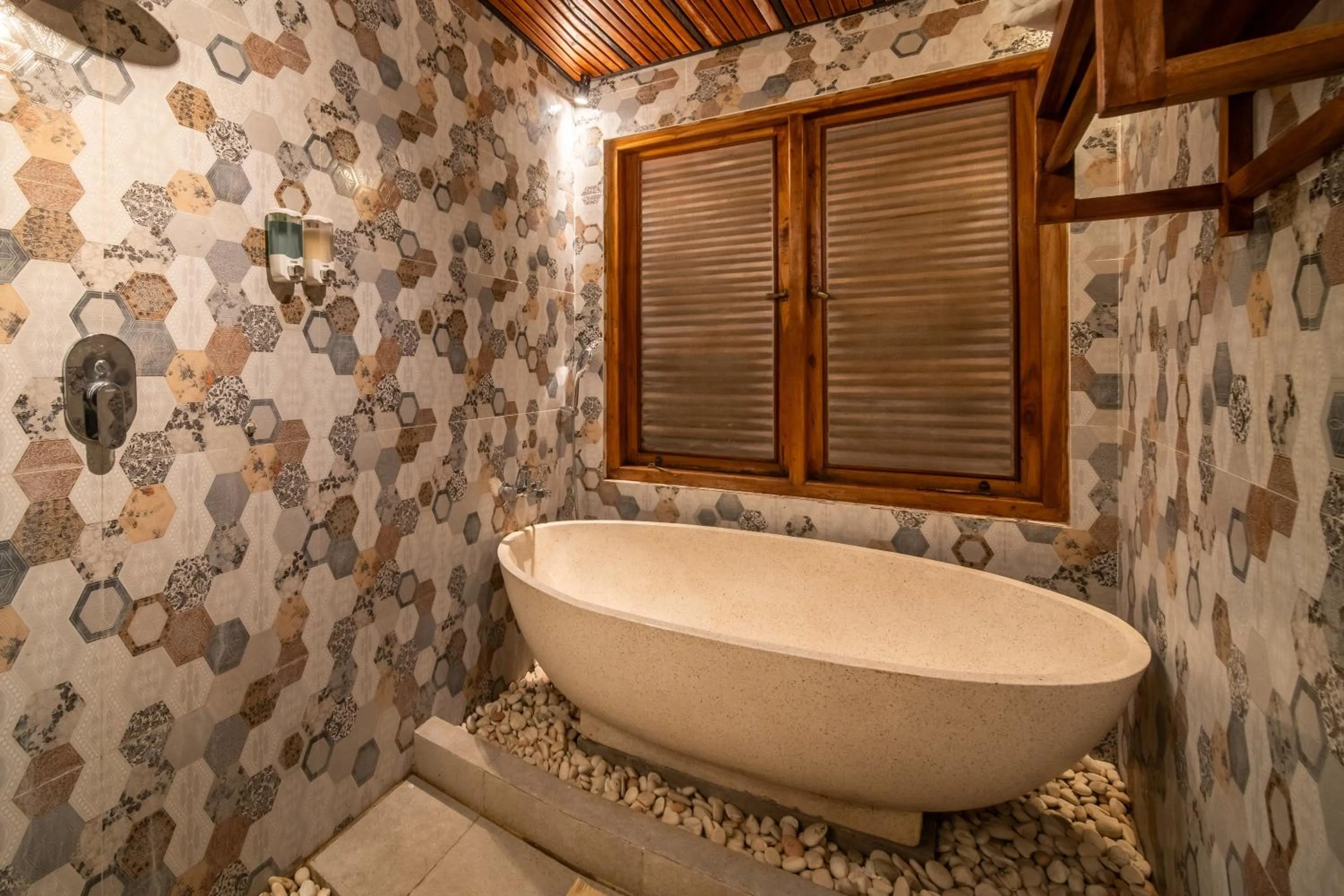 Shower in Parvati Retreat Villas