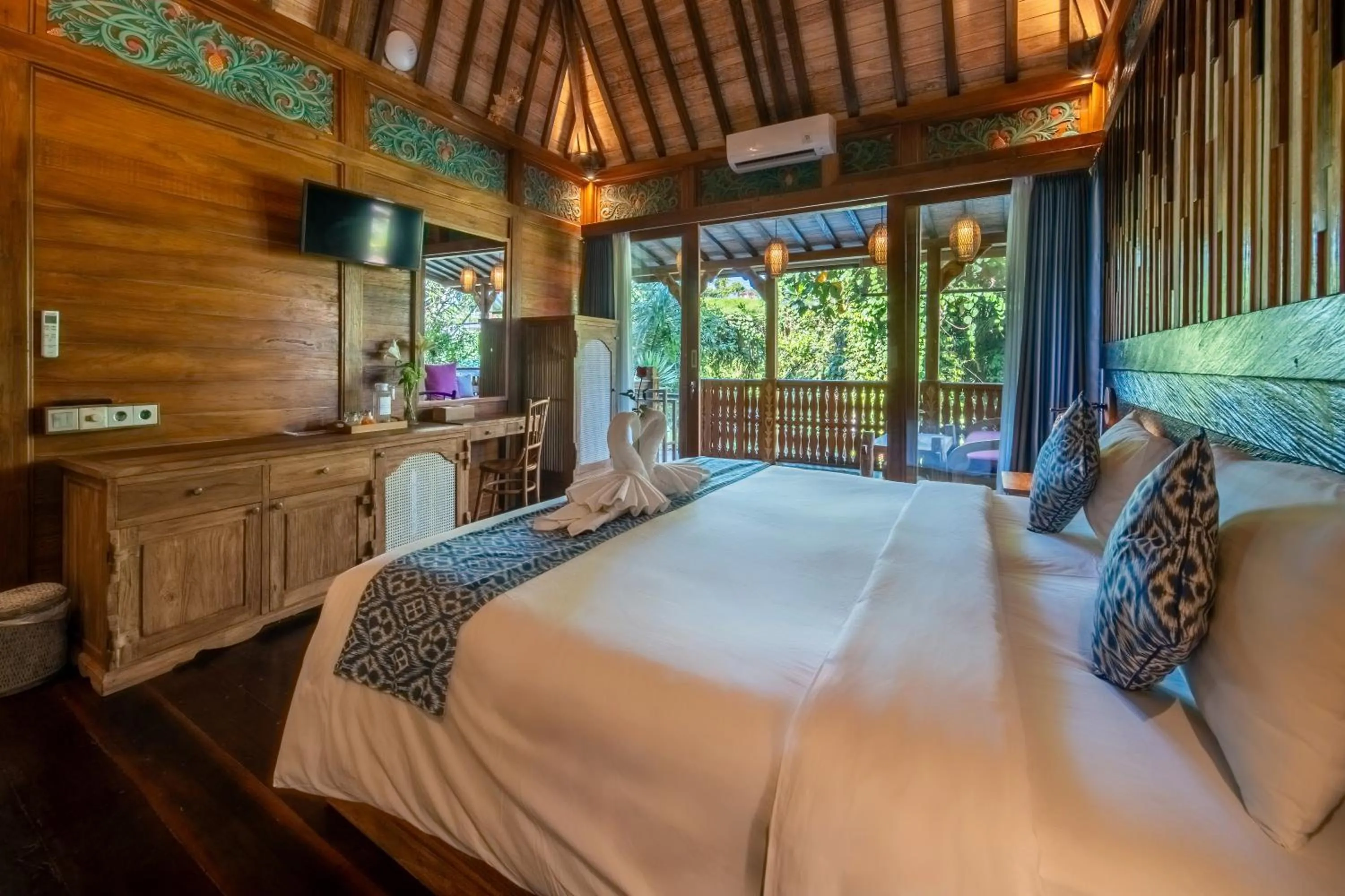 Bed in Parvati Retreat Villas