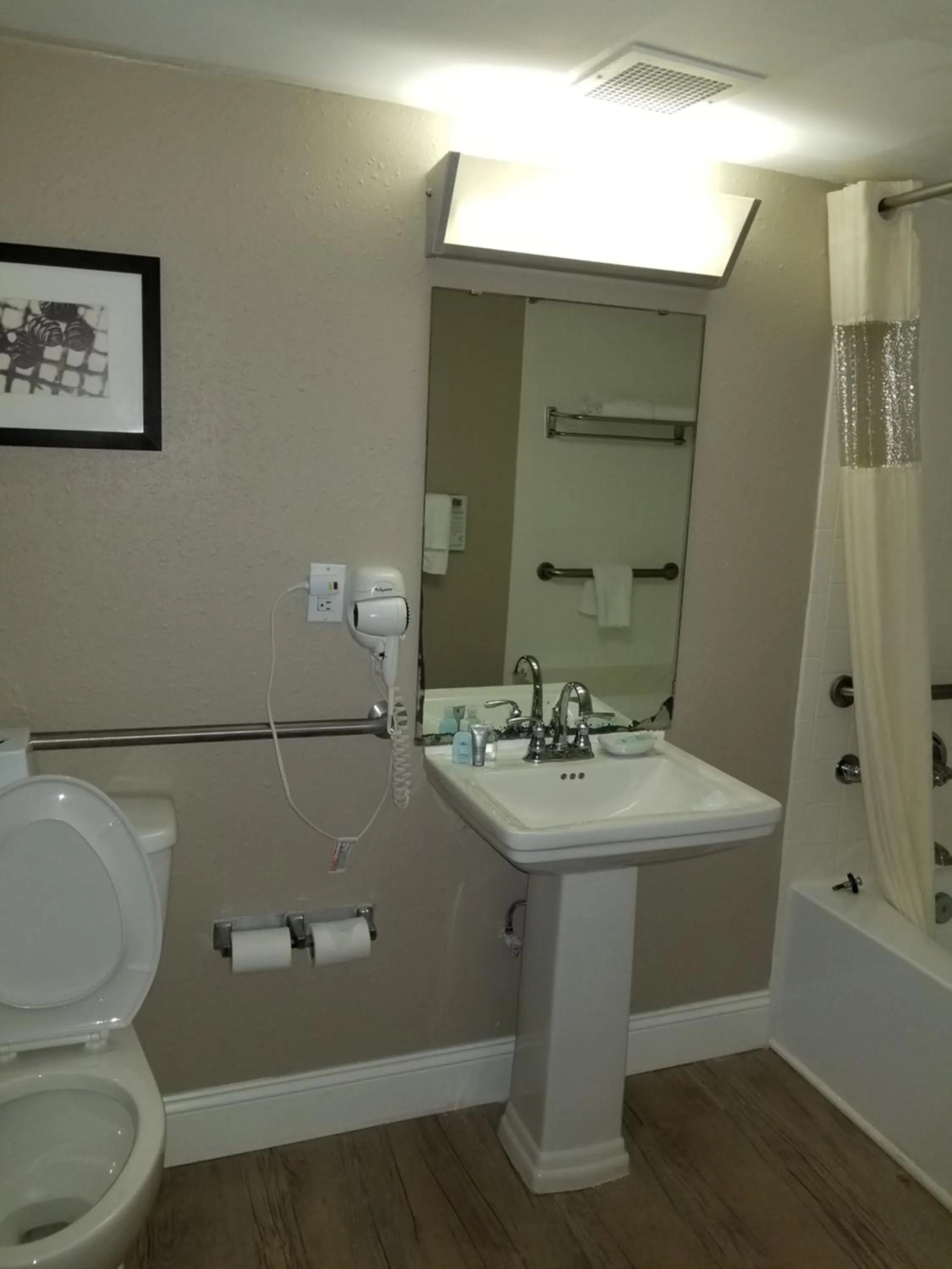 Bathroom in Stayable Select Gainesville