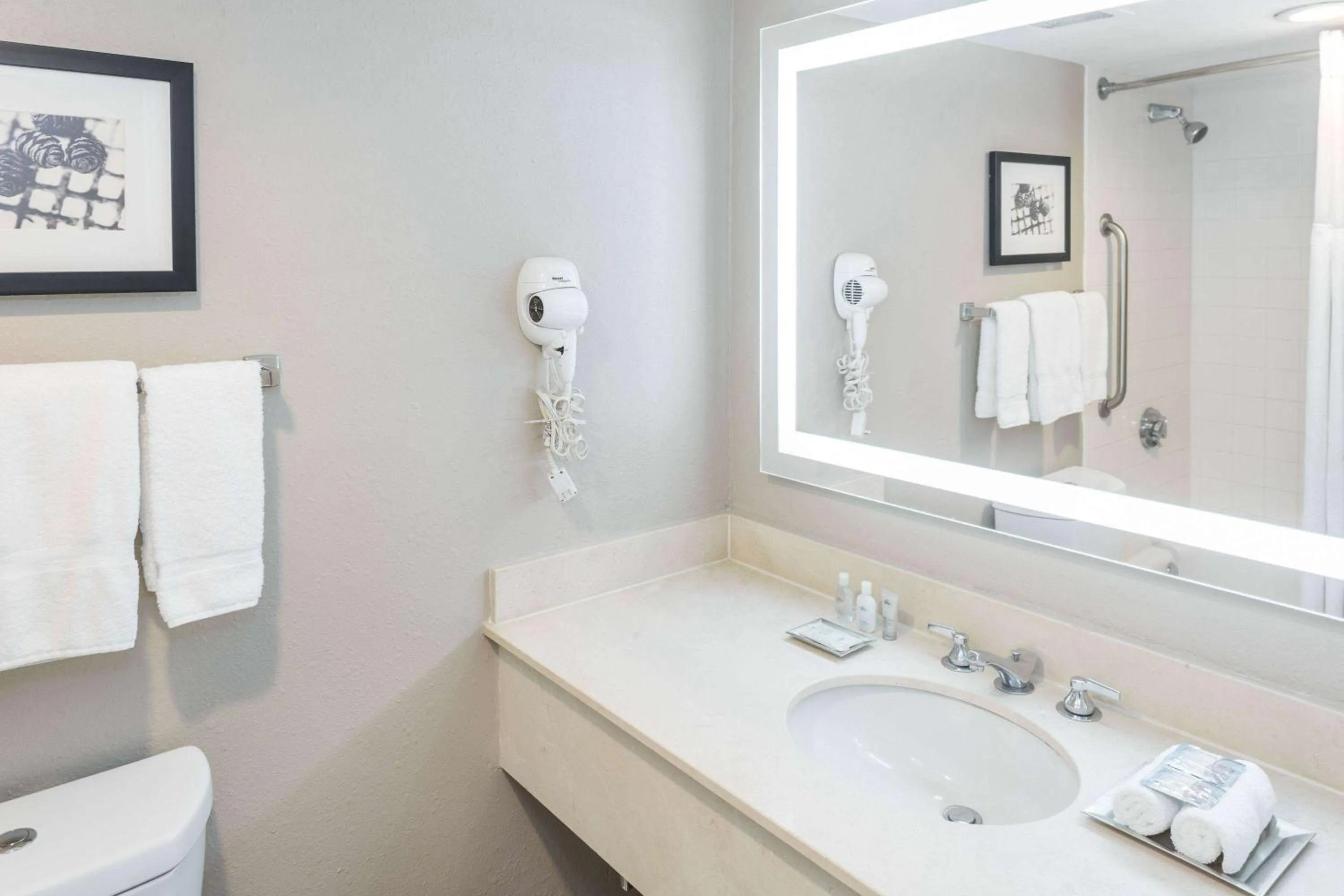 Bathroom in Stayable Select Gainesville