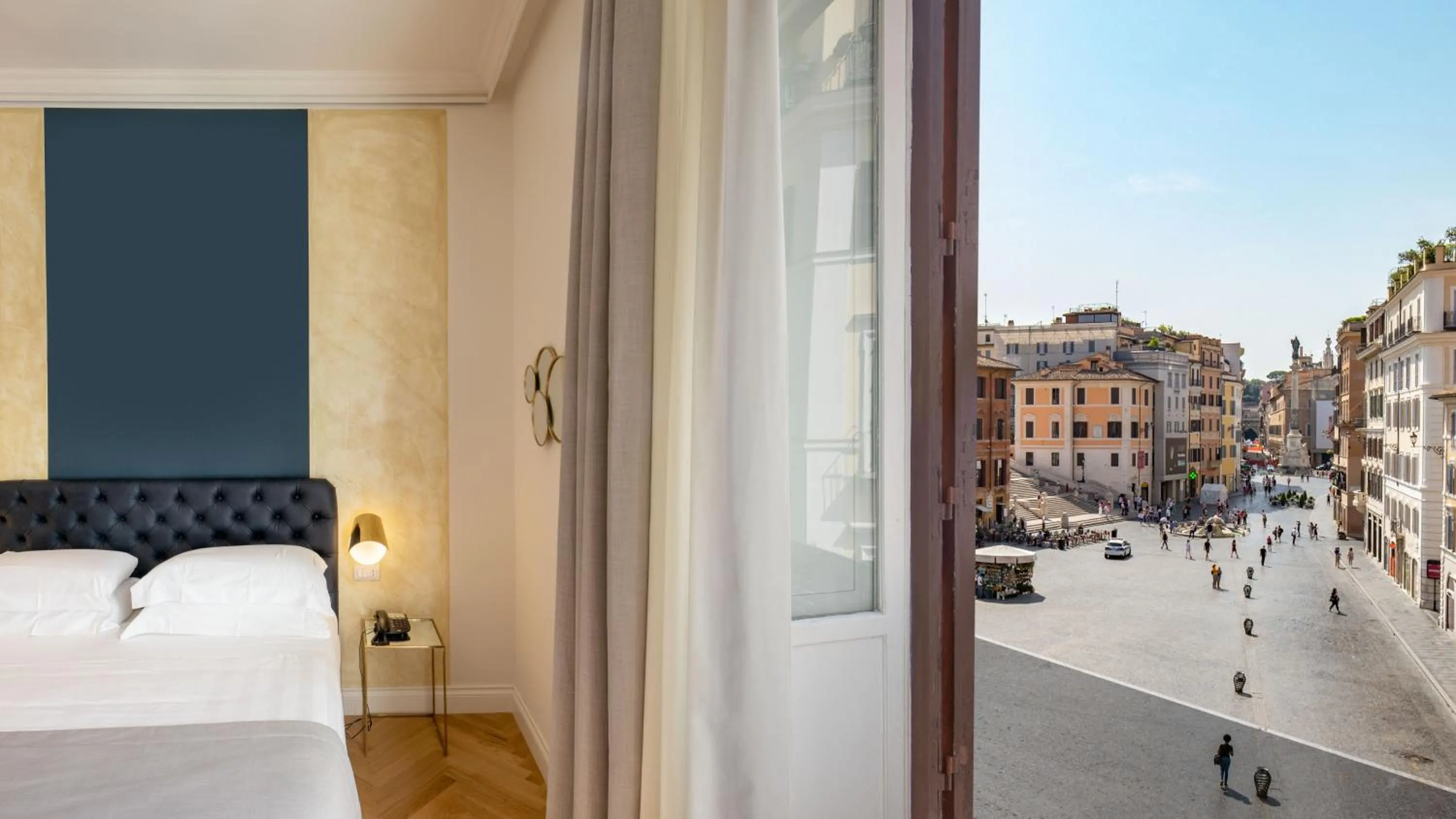 City view, Bed in Spagna Luxury Rooms