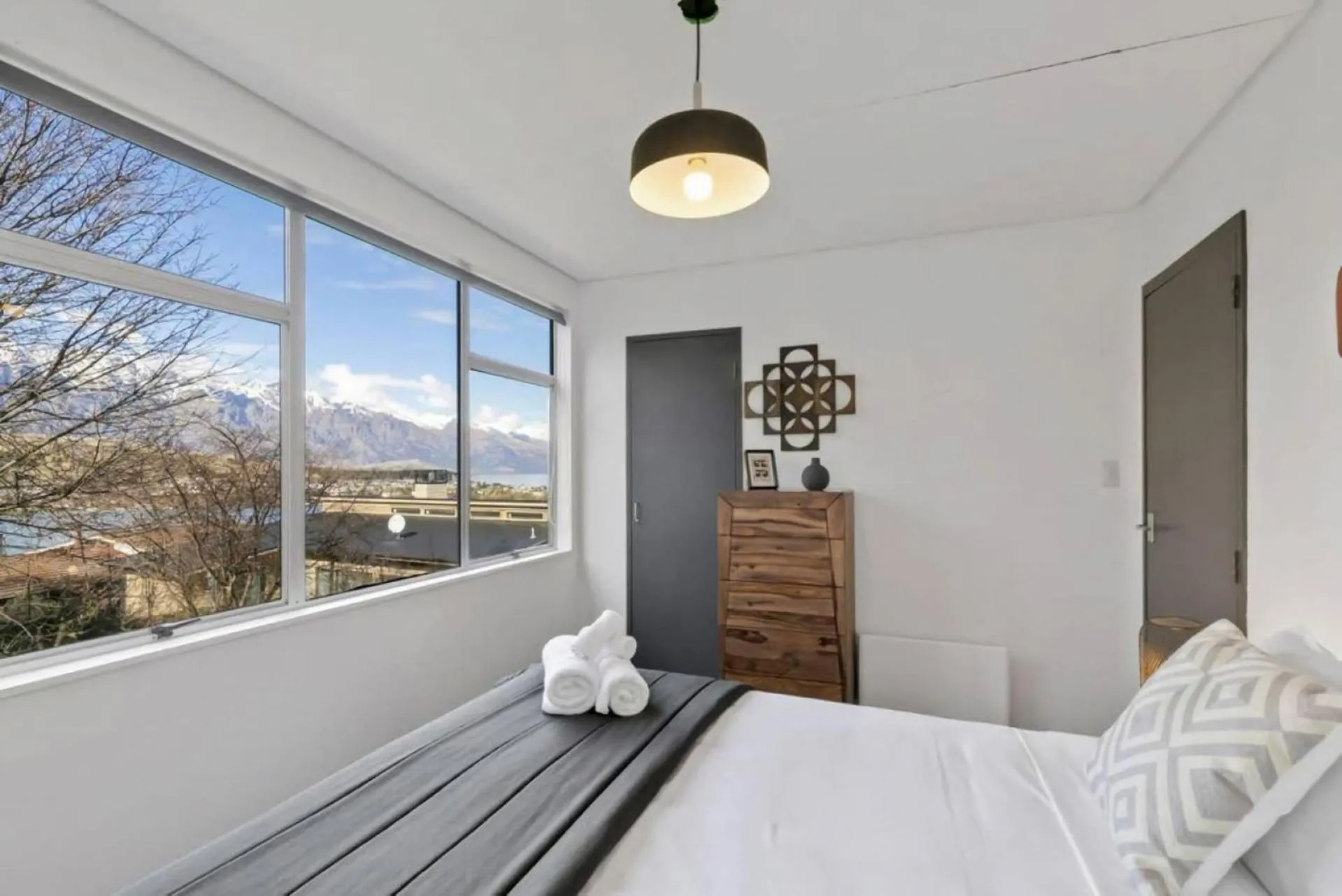 Scenic 1 - Family friendly and close to town