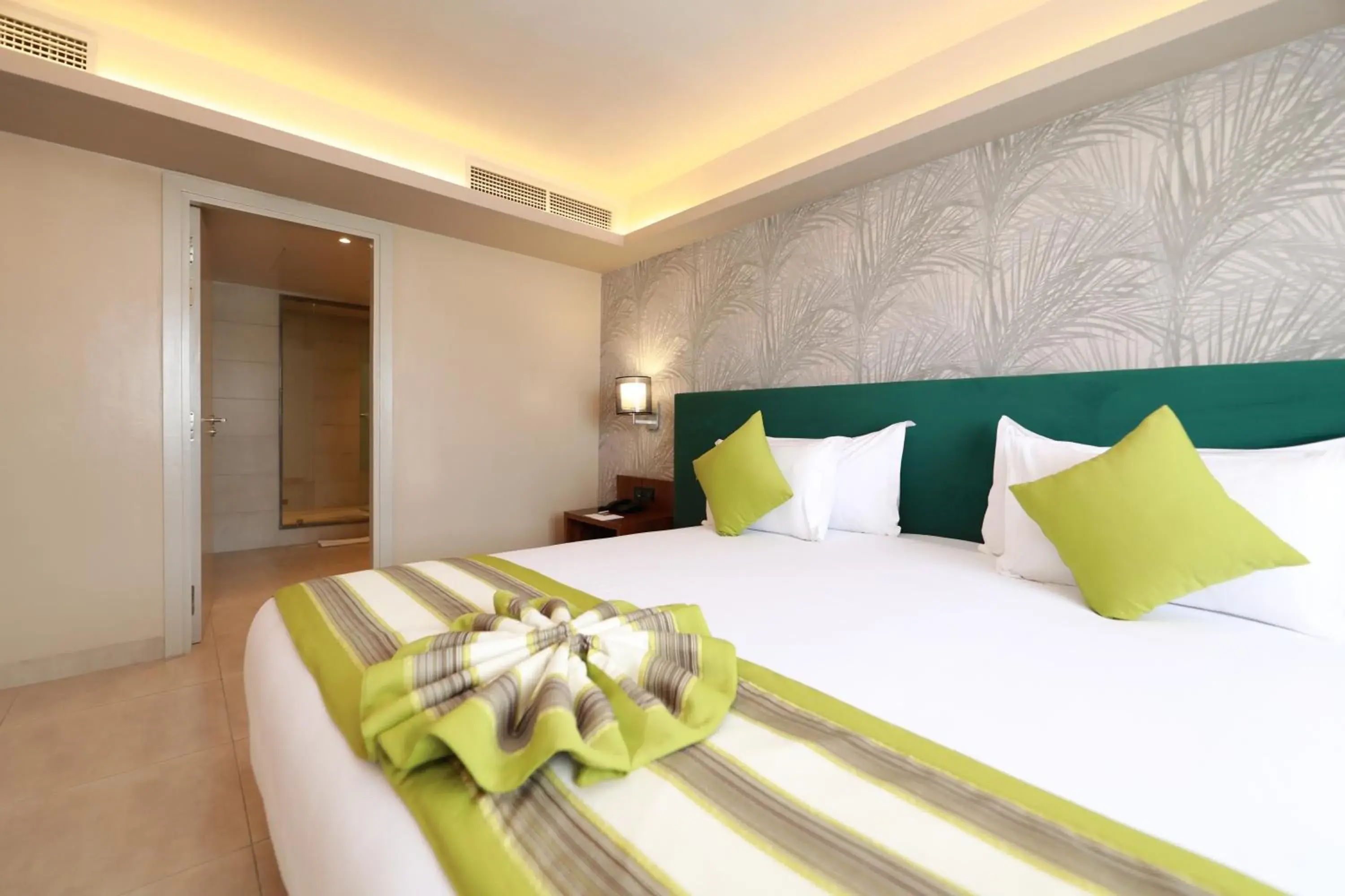 Bed in Kenzi Rose Garden Bed in Kenzi Rose Garden