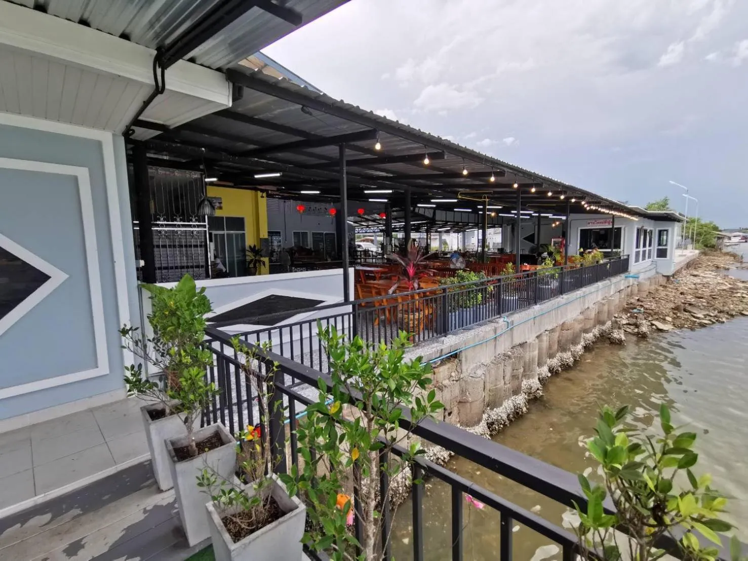 Property building in Chaiyai River Front Hotel