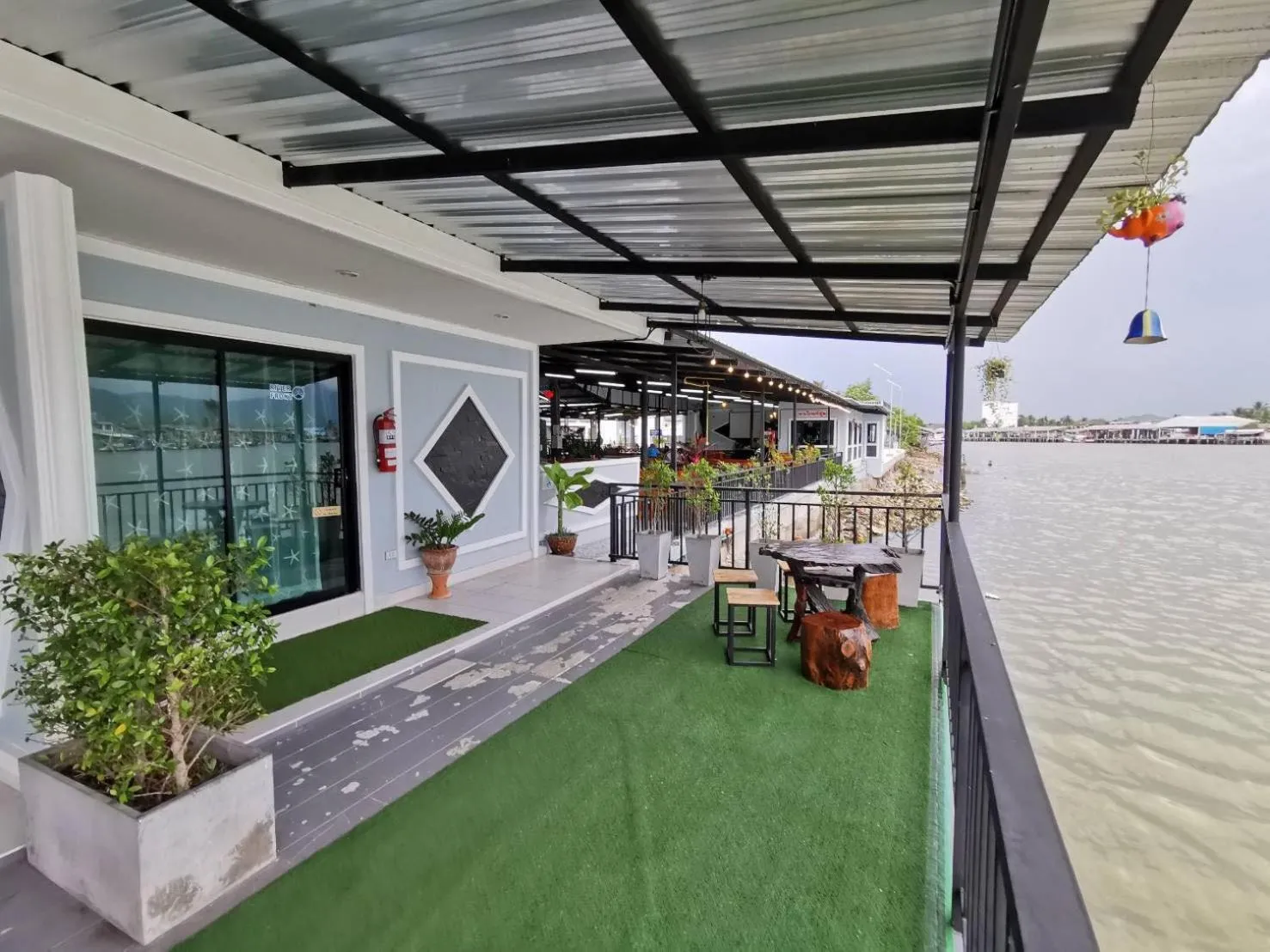 Patio in Chaiyai River Front Hotel