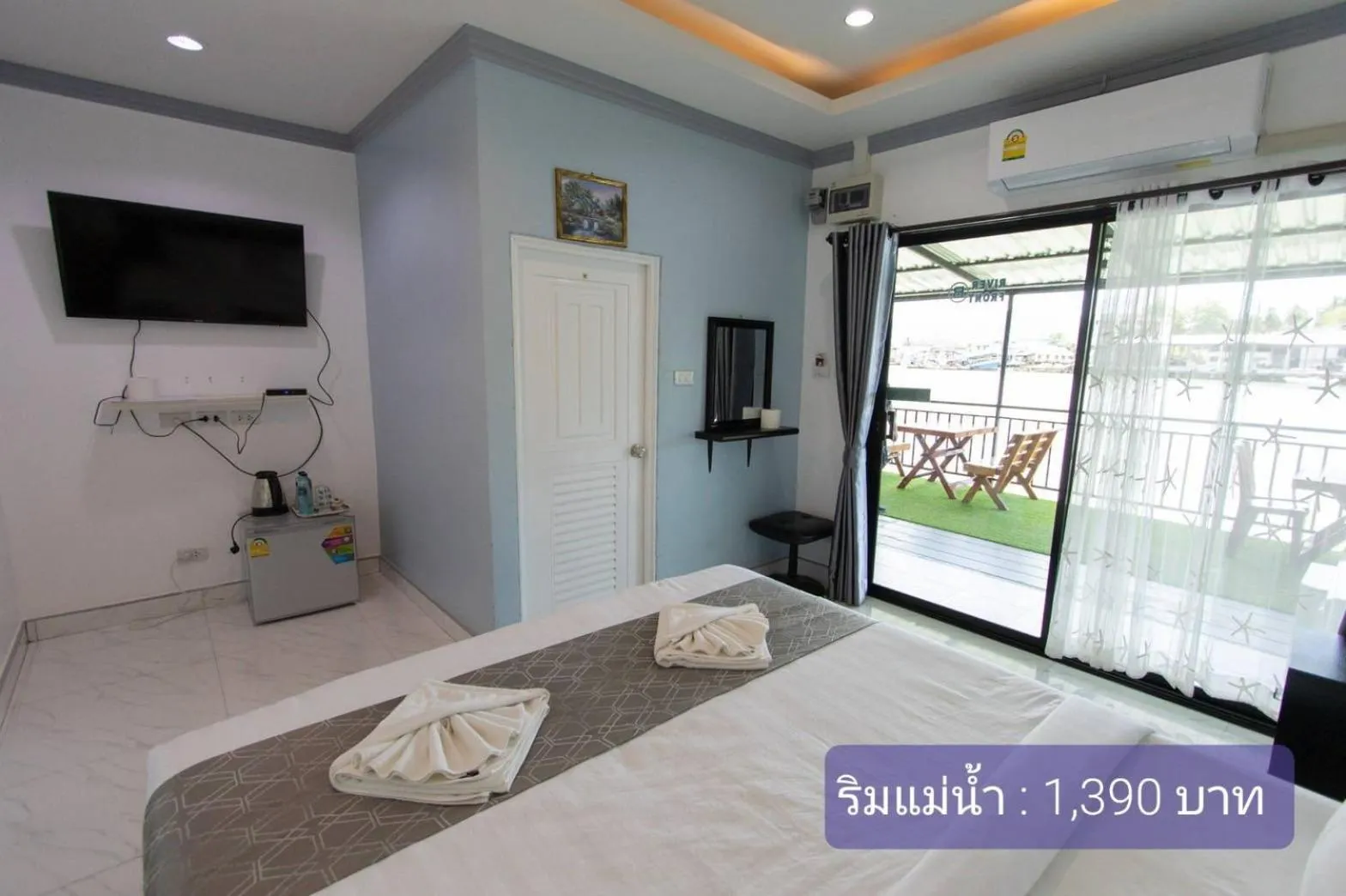 Bed in Chaiyai River Front Hotel