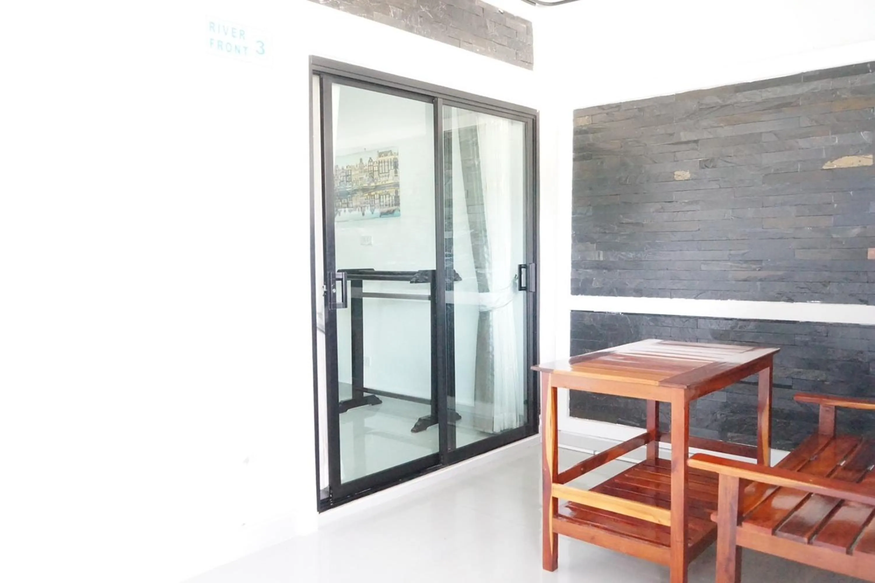 Living room in Chaiyai River Front Hotel