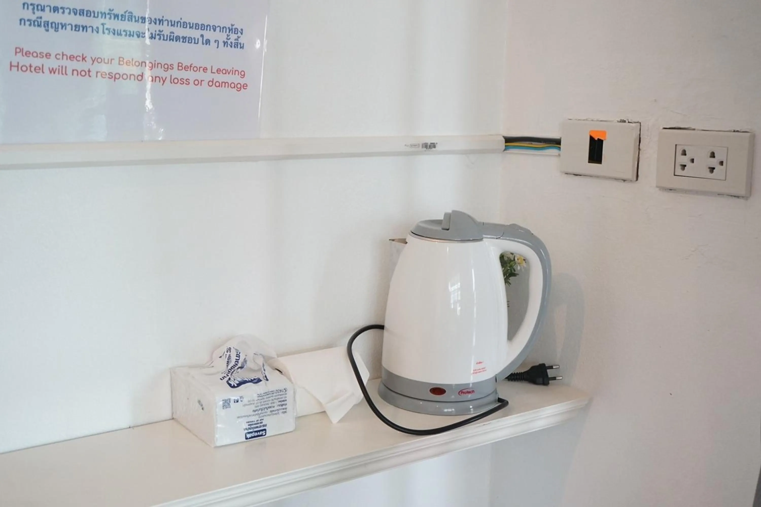 Coffee/tea facilities in Chaiyai River Front Hotel