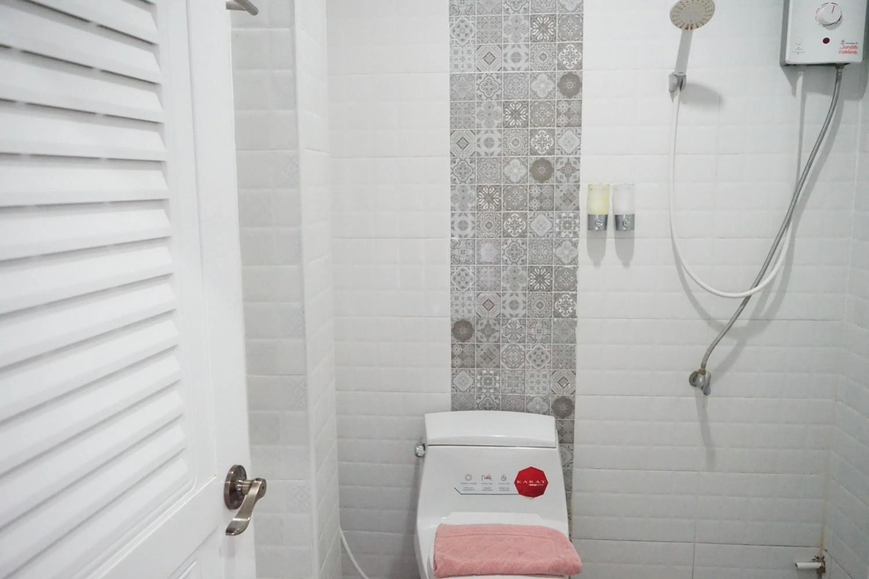 Shower in Chaiyai River Front Hotel